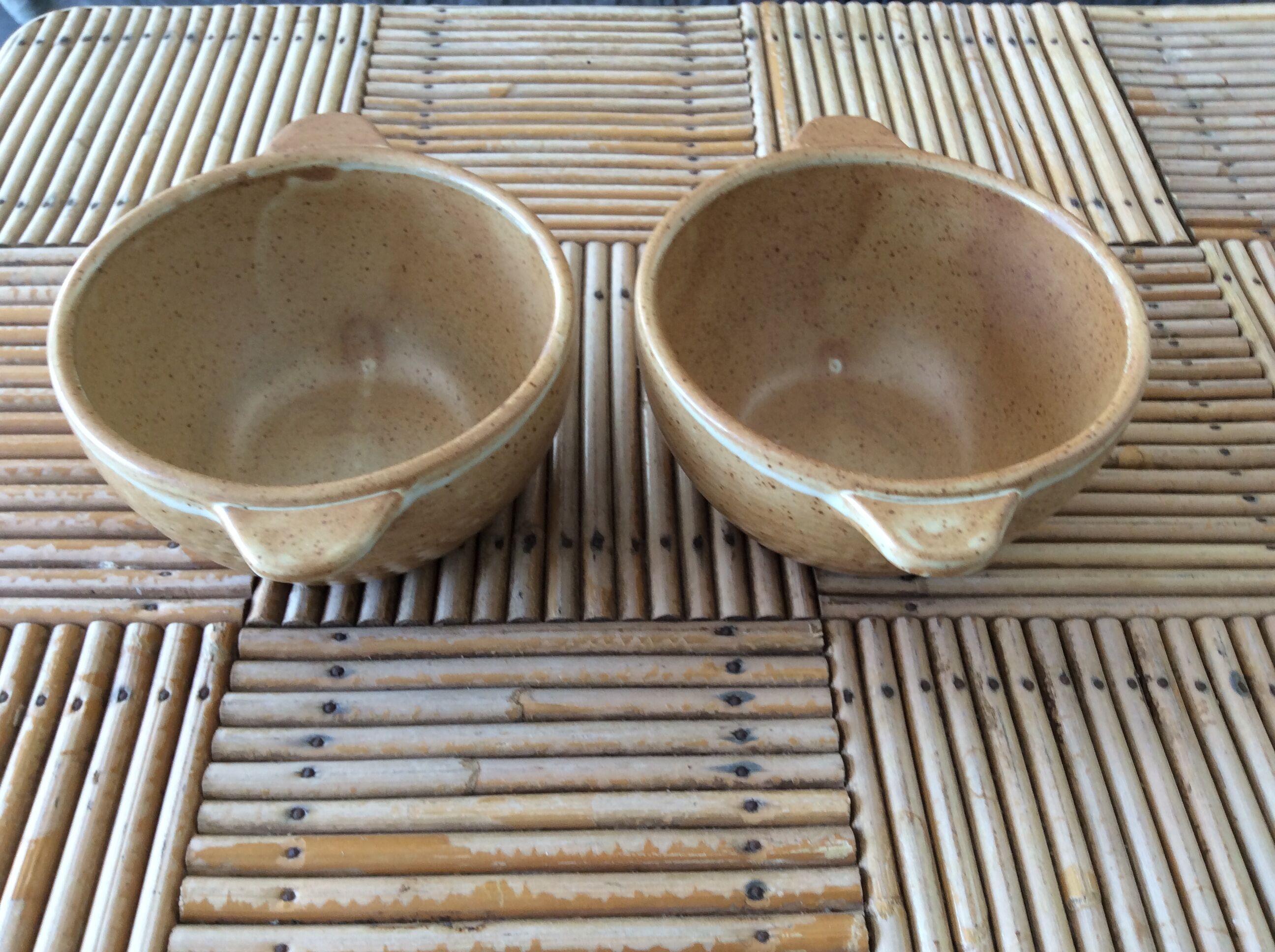 2 stoneware bowls