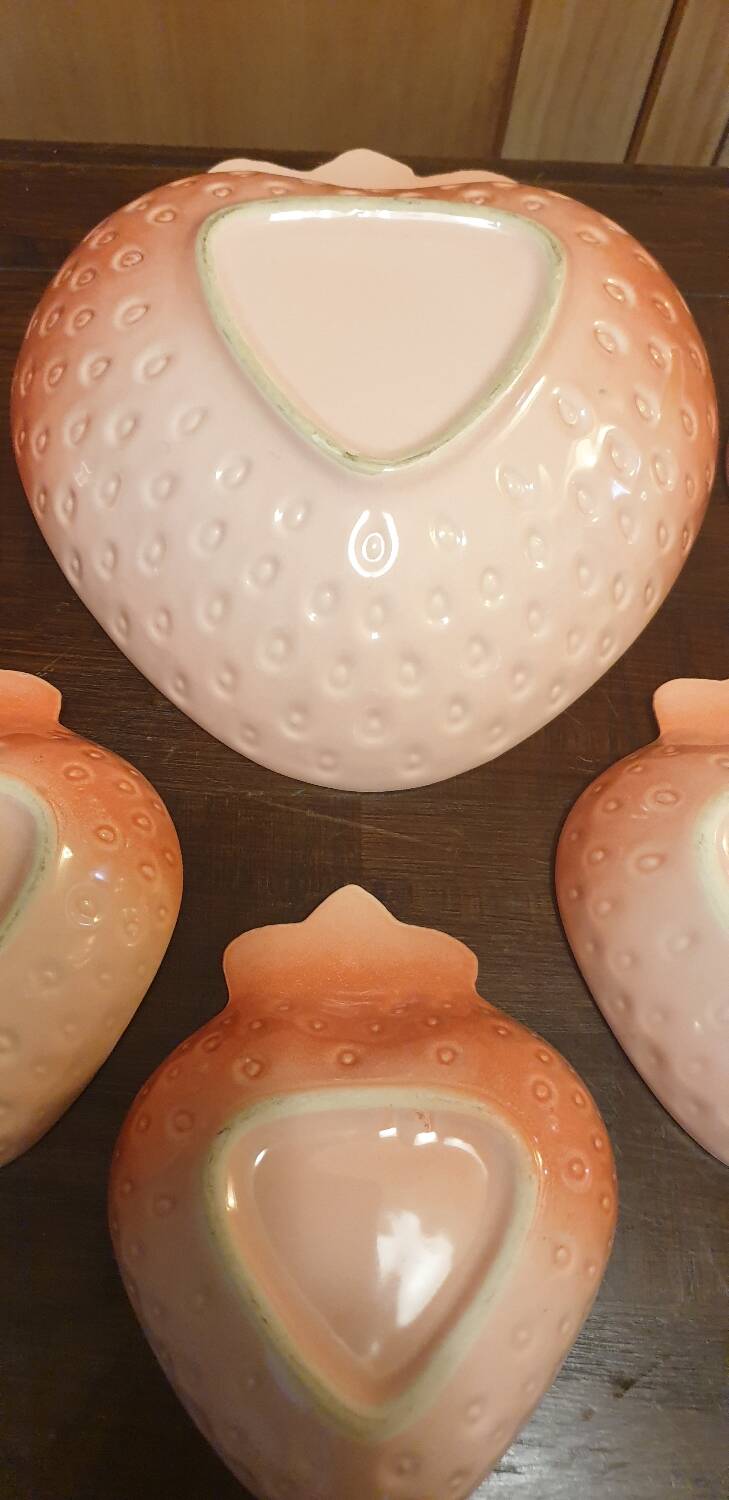 Strawberry dessert service