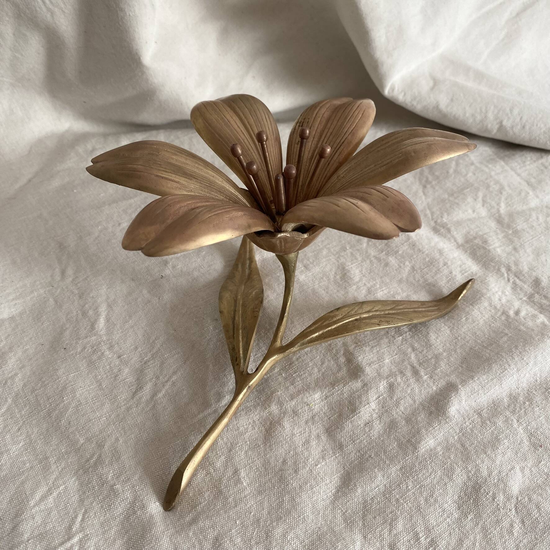 Brass flower, ashtray petals from the 60s-70s.