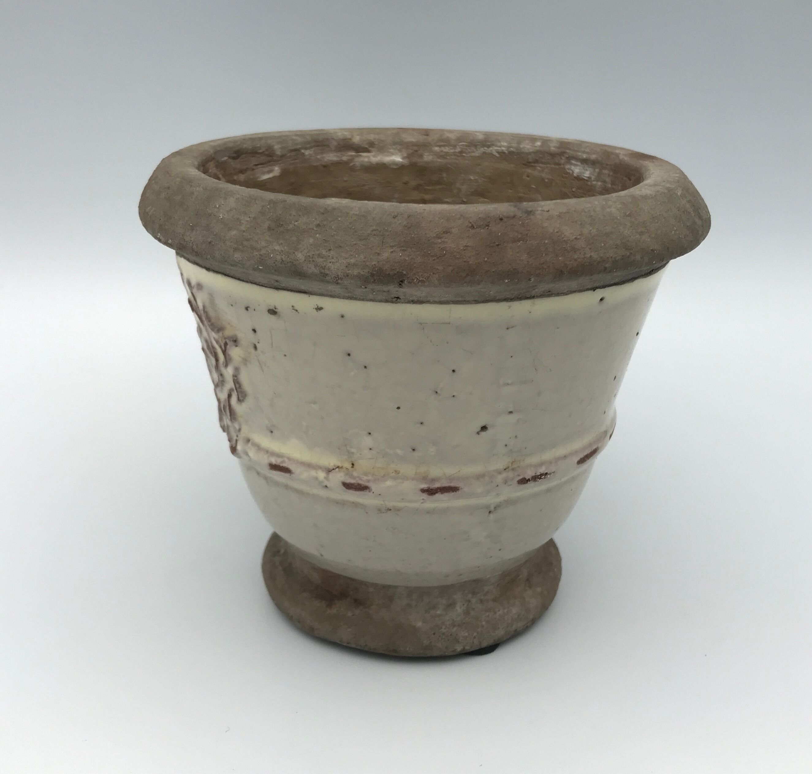 Cache-pot, poterie vintage en grès émaillée céruse à décor de médaillon