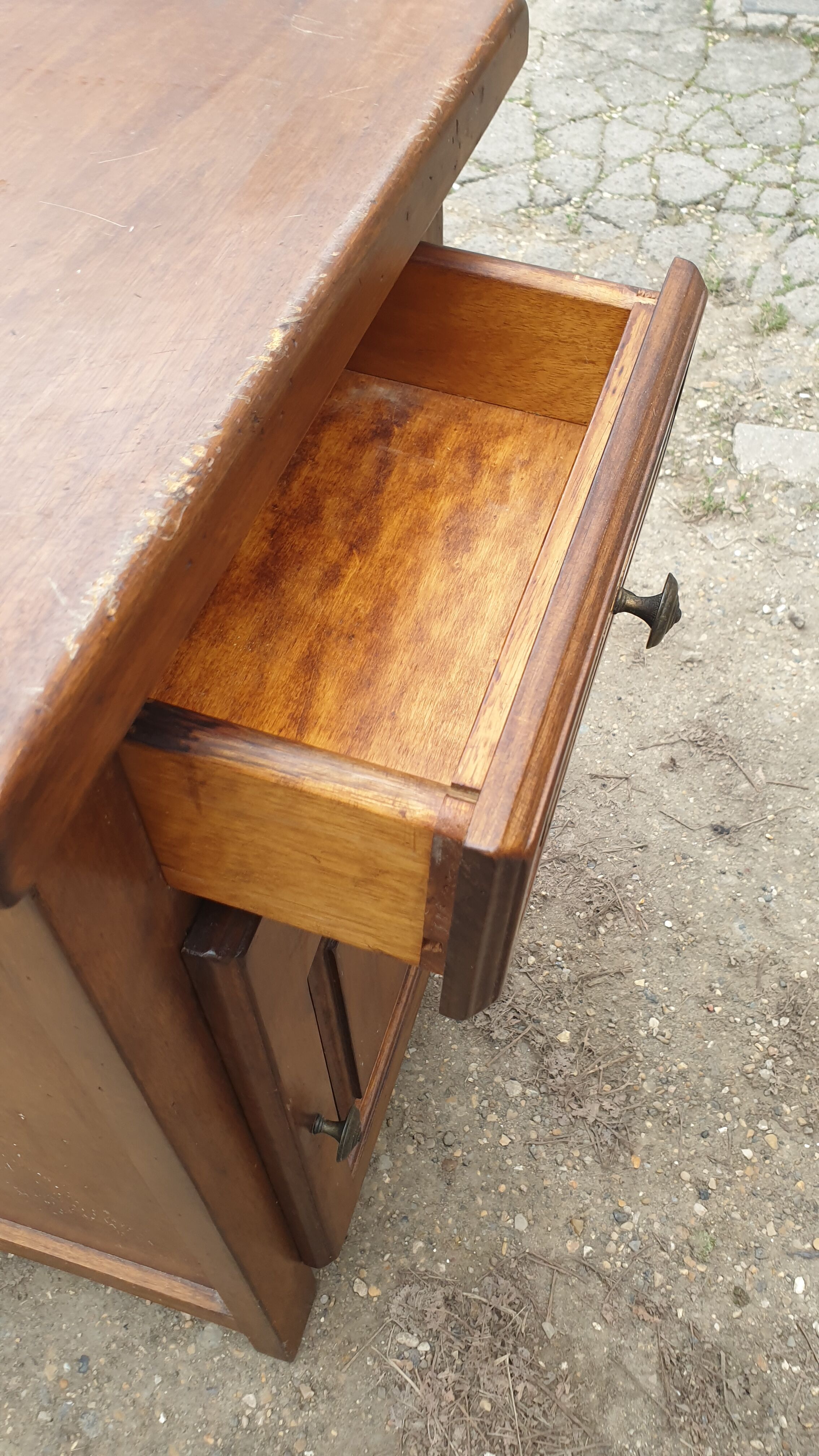 Jam bar cabinet