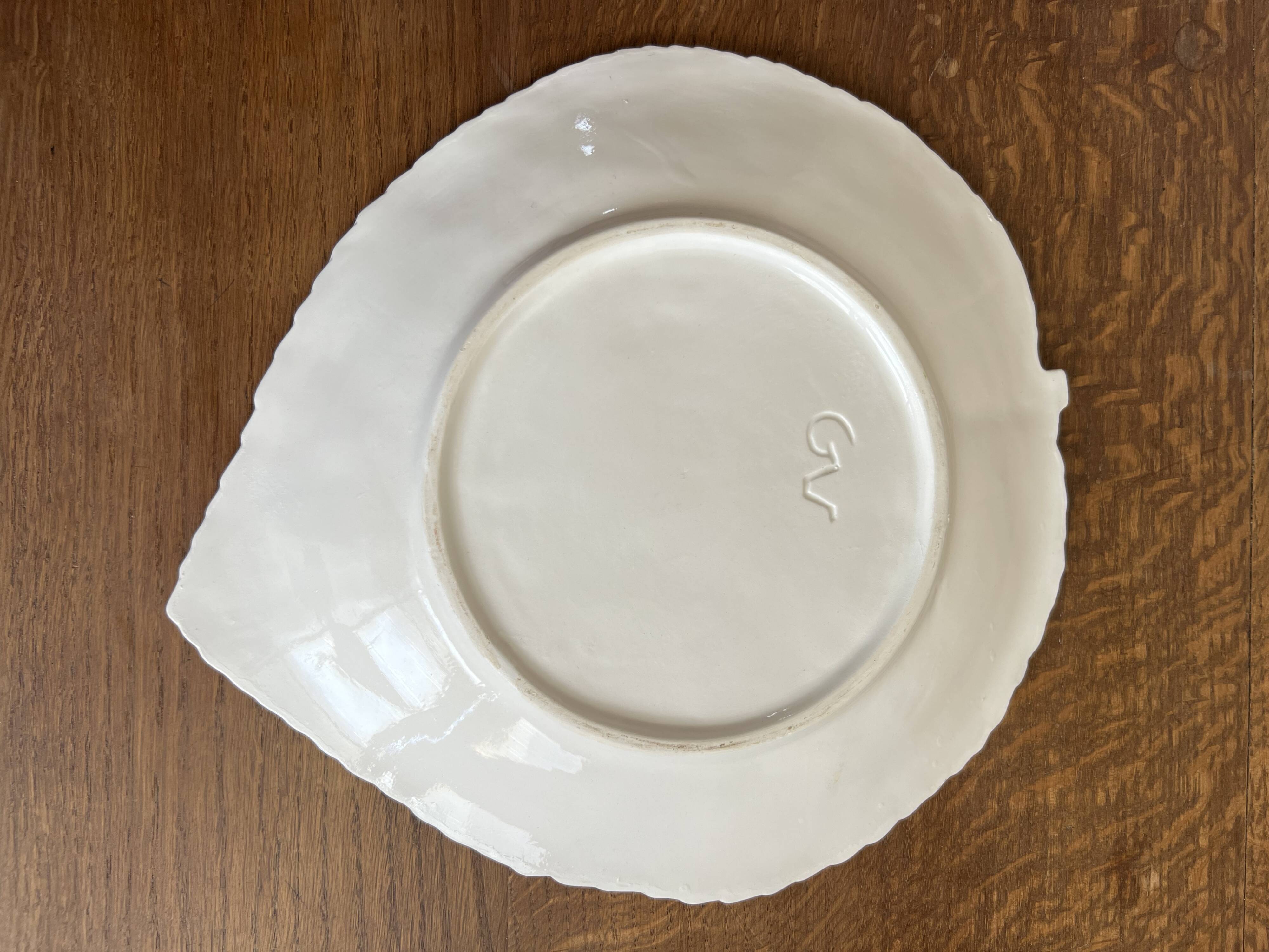 Plate or leaf cutter in slipware