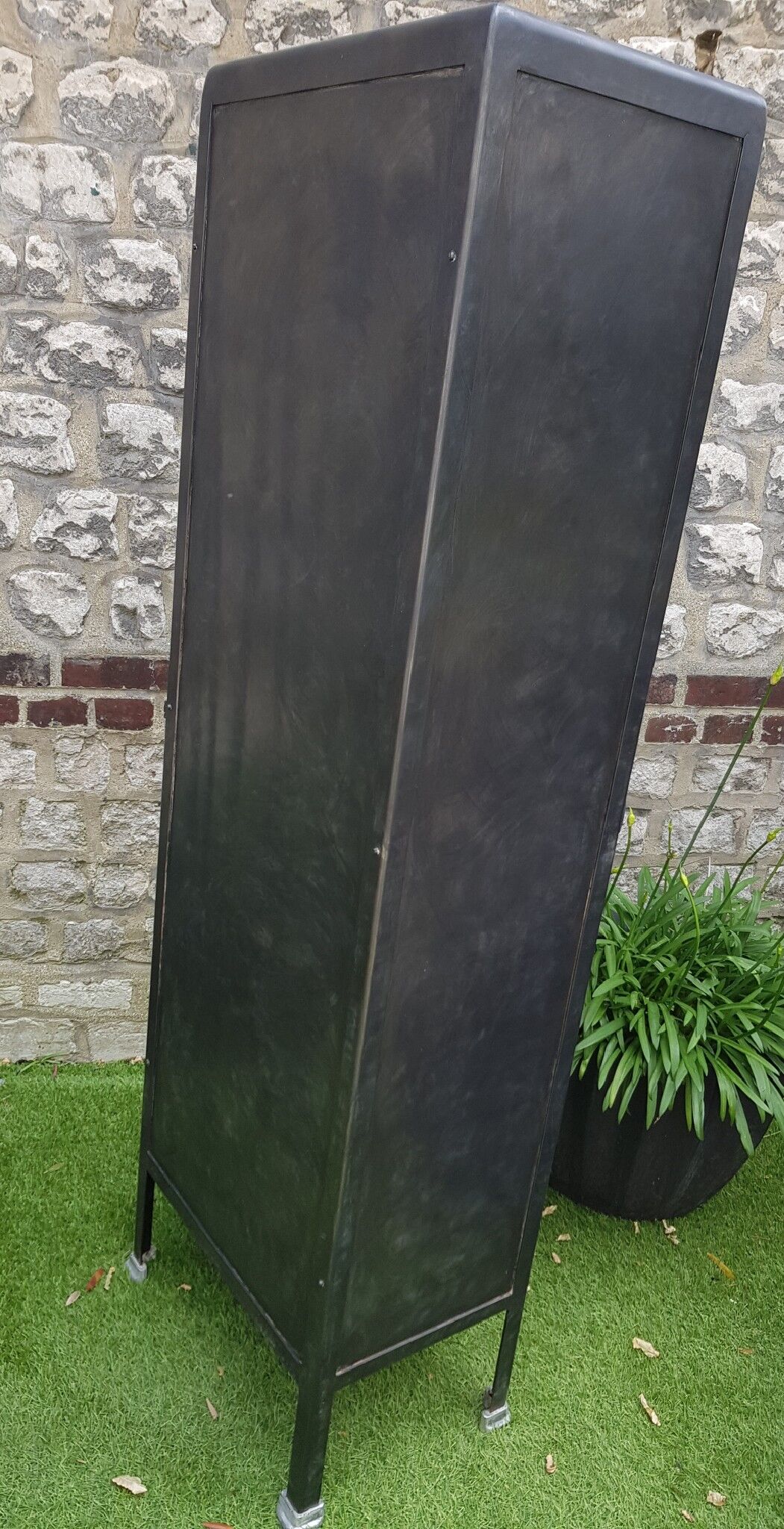 Armoire médicale en métal