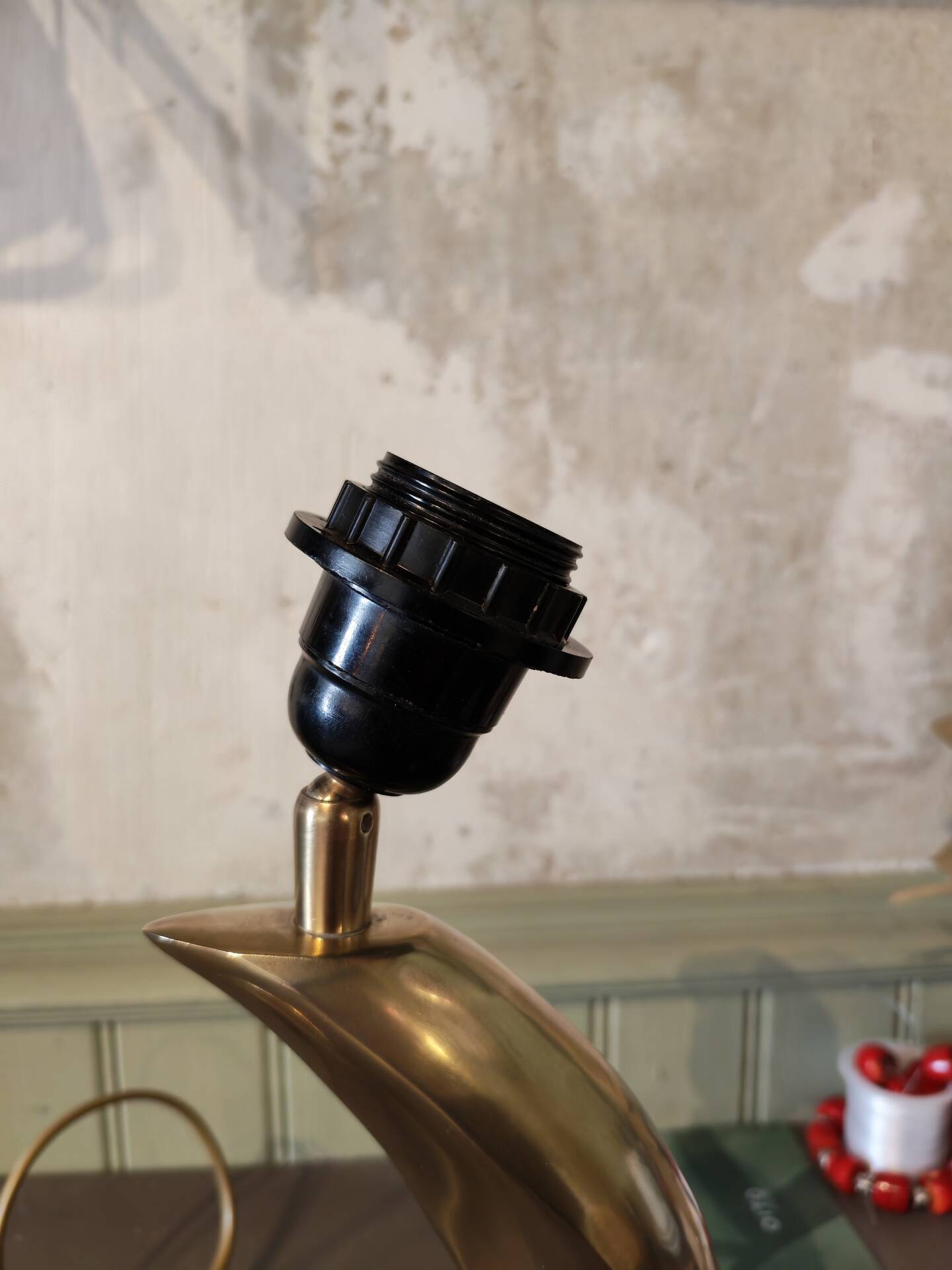 Pied de lampe desing vintage en laiton forme vague