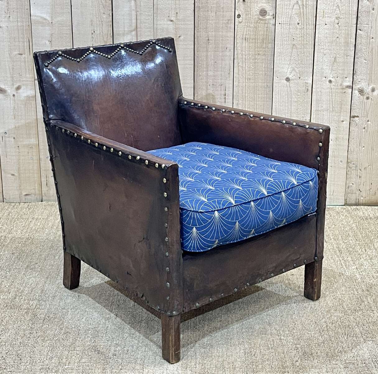 Club armchair art deco era leather and fabric cushion