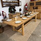 Extendable farmhouse table in solid oak