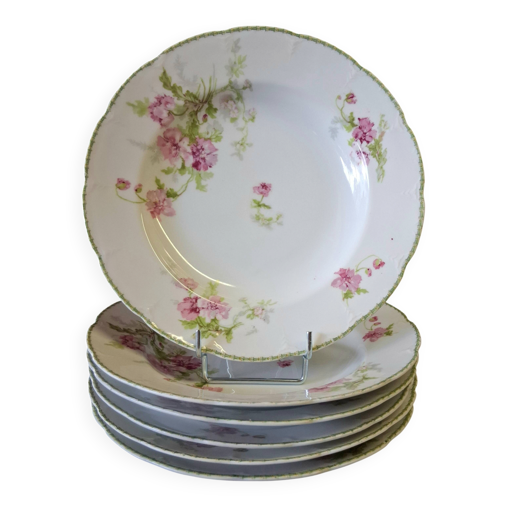 6 deep plates in Limoges porcelain in very good condition.