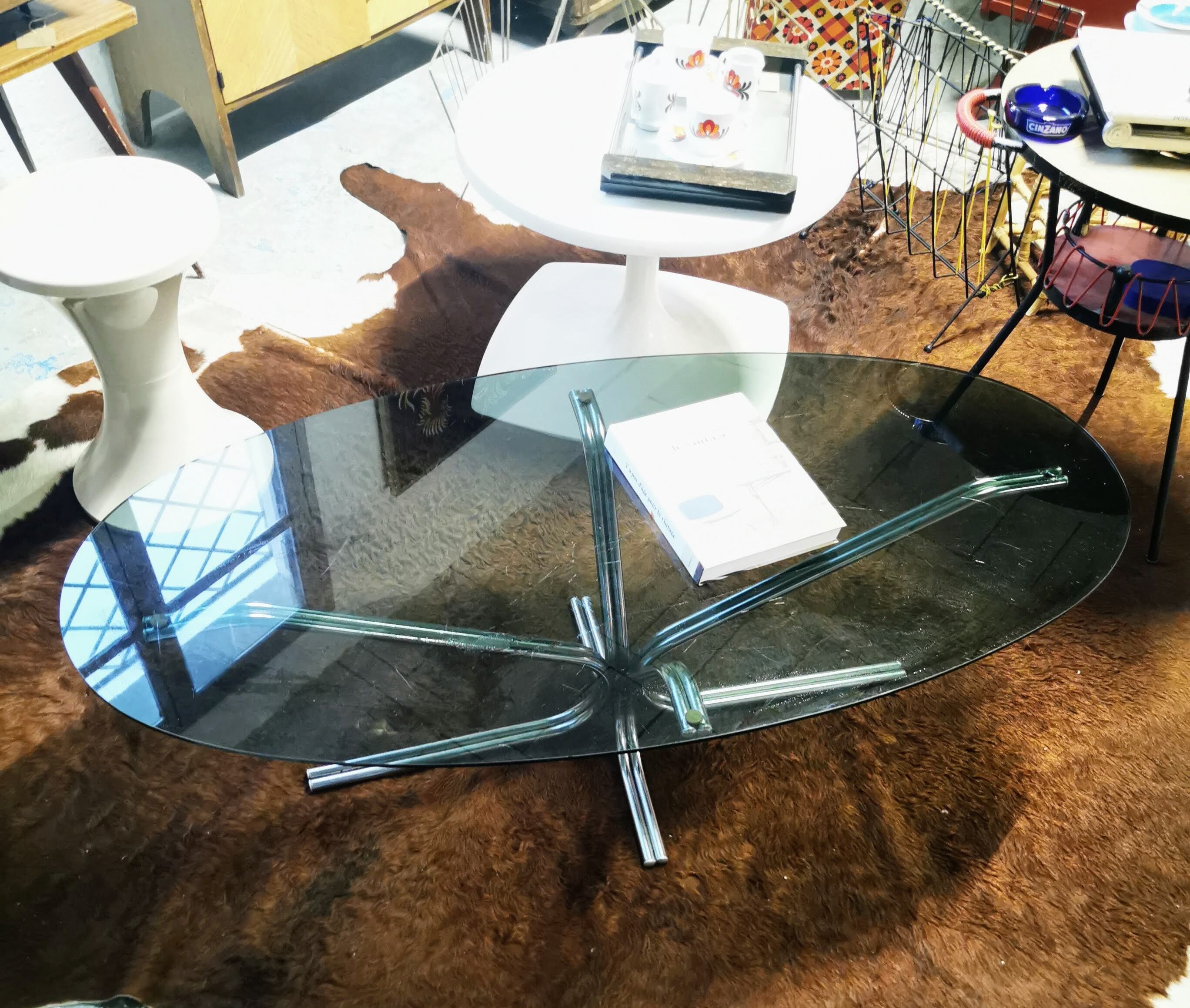 Oval coffee table smoked glass