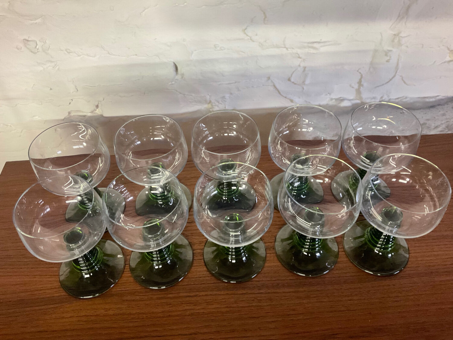 Série de 10 verres à vin vintage