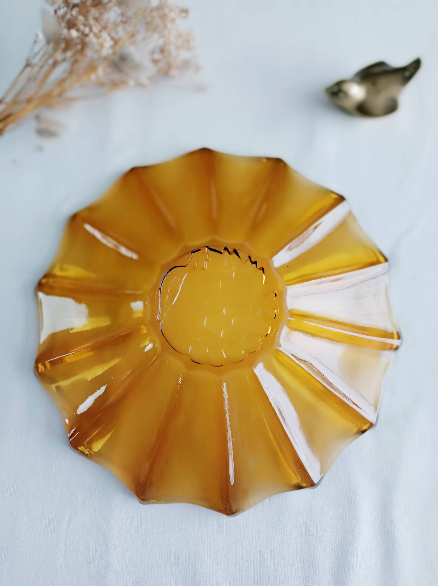 Coupe à fruits en verre ambré