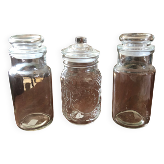 Lot de trois pots en verre