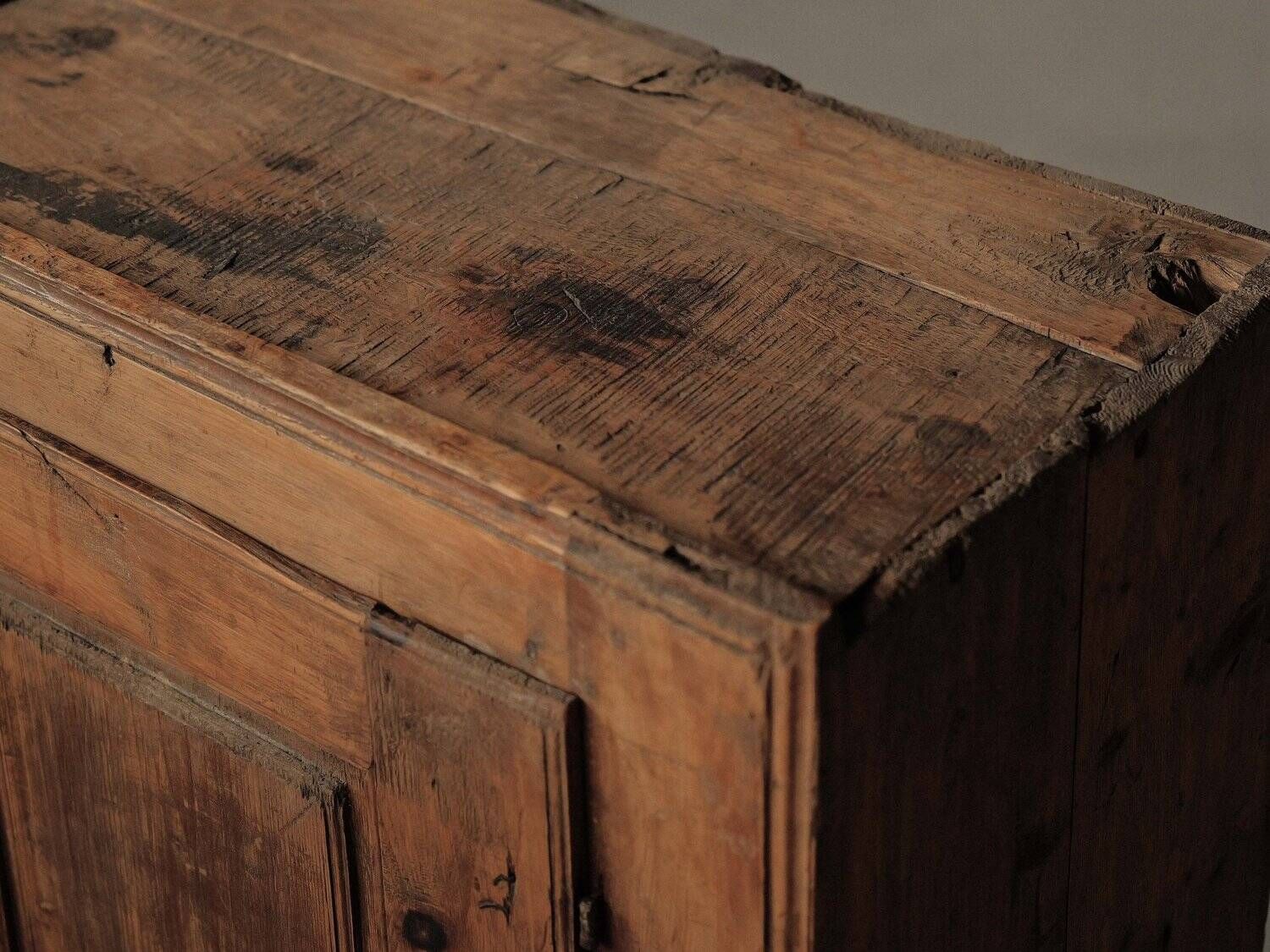 Alpine furniture in solid larch – Folk art – Savoy, 19th century