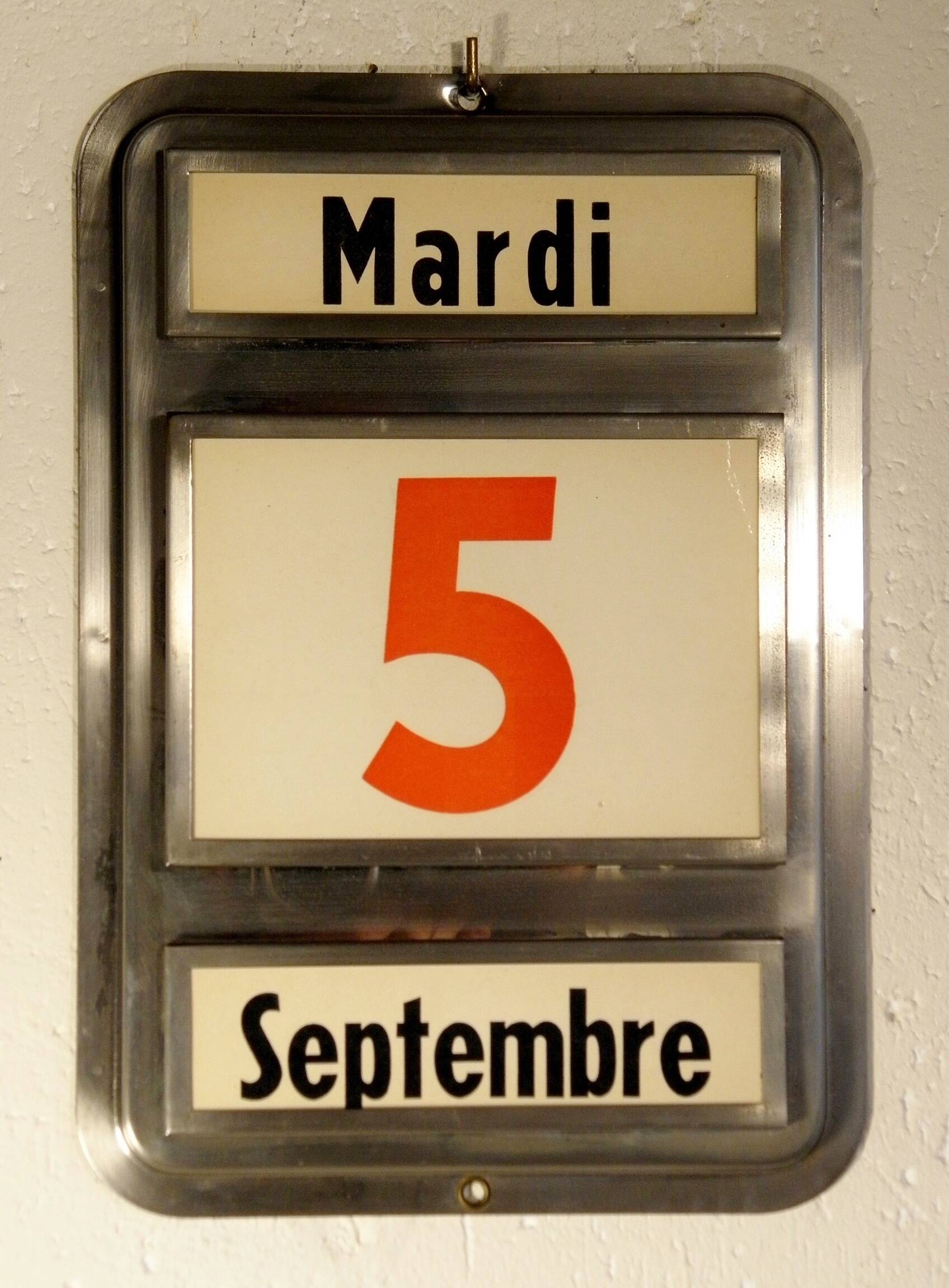 Perpetual calendar 60s