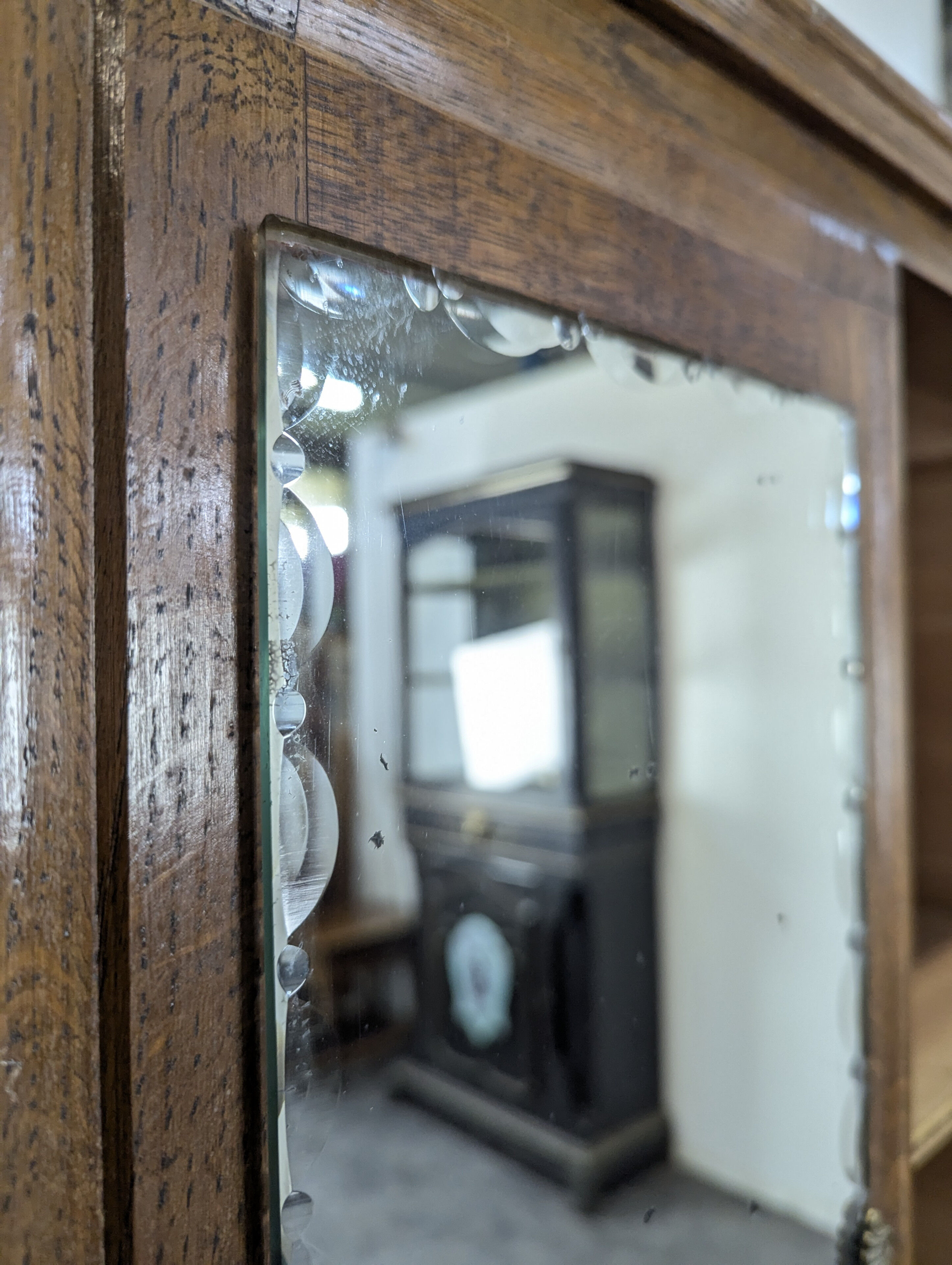 Reconstruction period ice cream cabinet