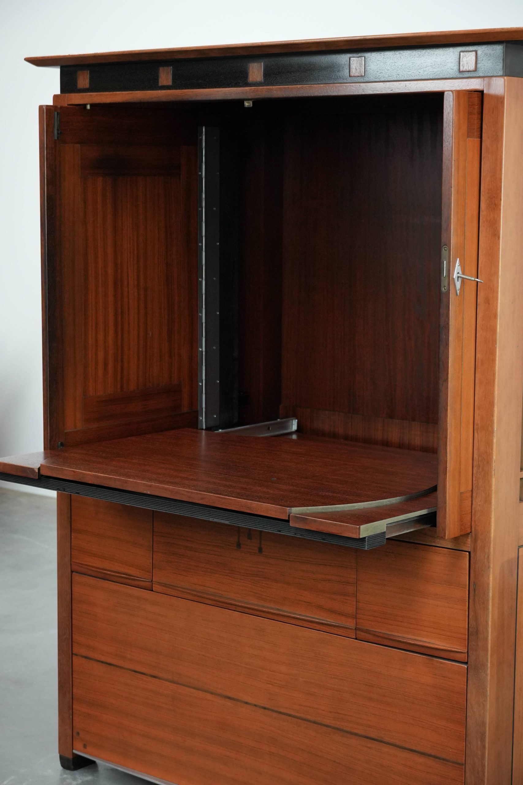 Art Deco design cabinet / audio / TV furniture with beautiful details