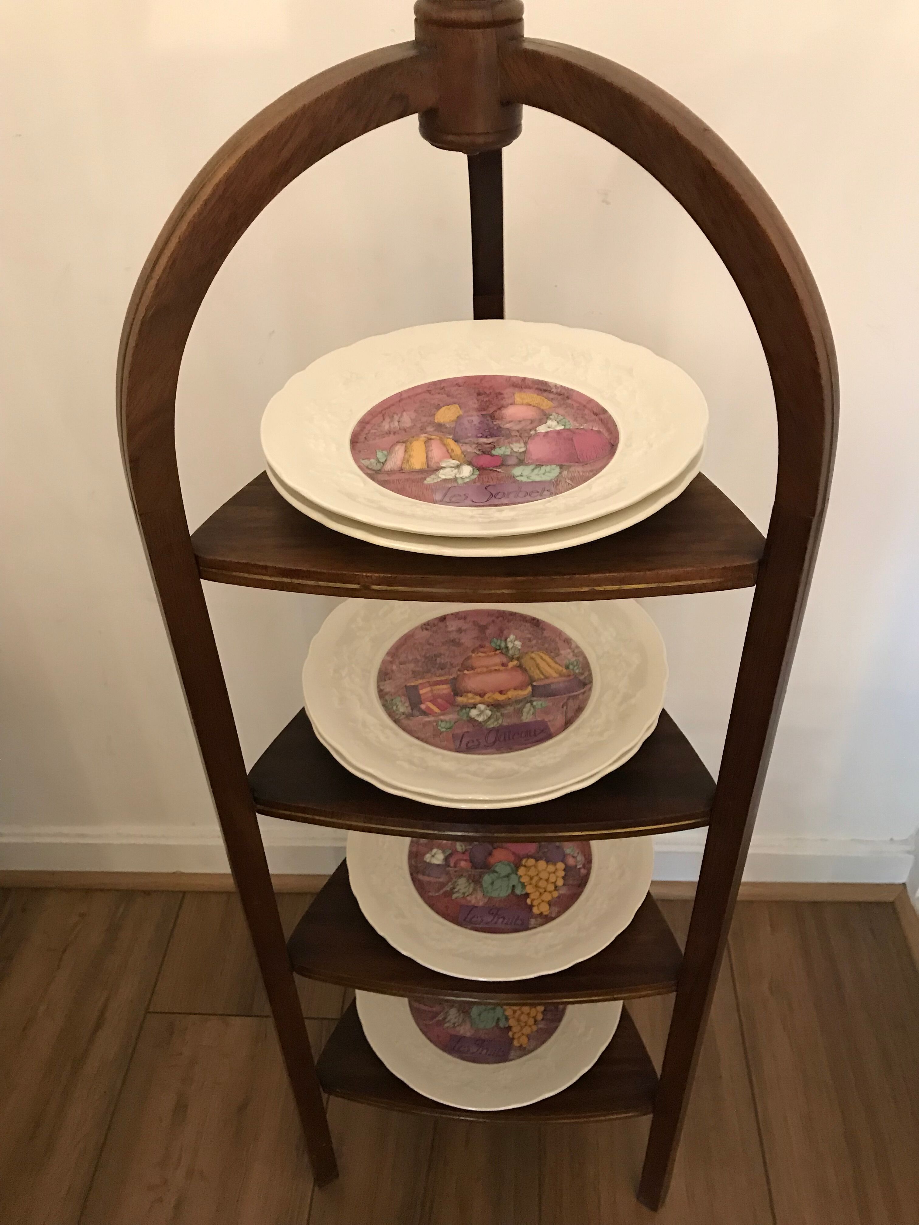 Shelf on feet or servant dumb wooden tripod