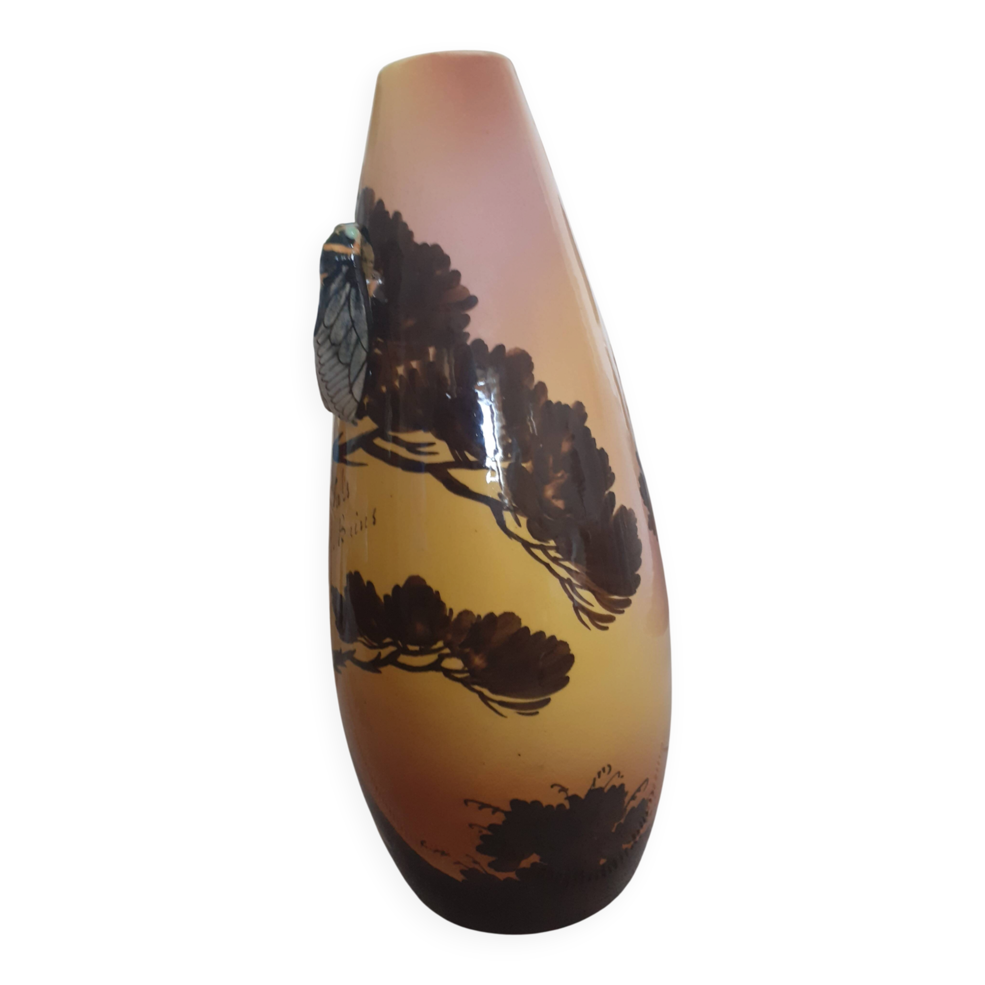 Vase en faïence, signé