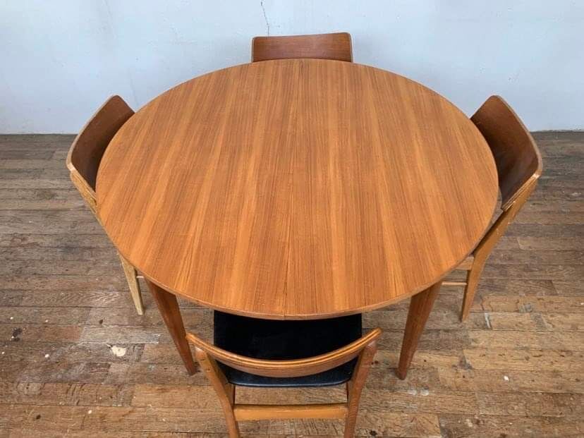 Round table in teak with vintage butterfly extension from the 1960s