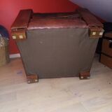 Square club armchair
