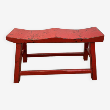 Banc bout de lit rouge en bois massif effet craquelé style chinois 1950