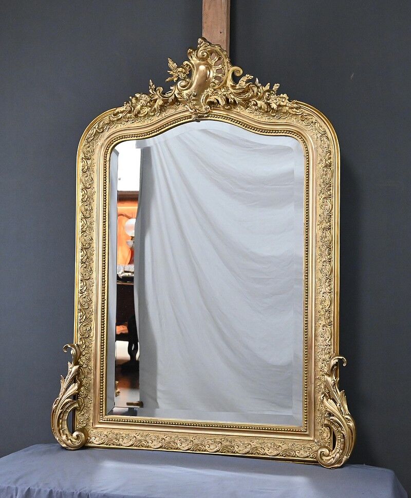 Bevelled mirror with pediment, Louis XV style – 2nd half of the 19th century
