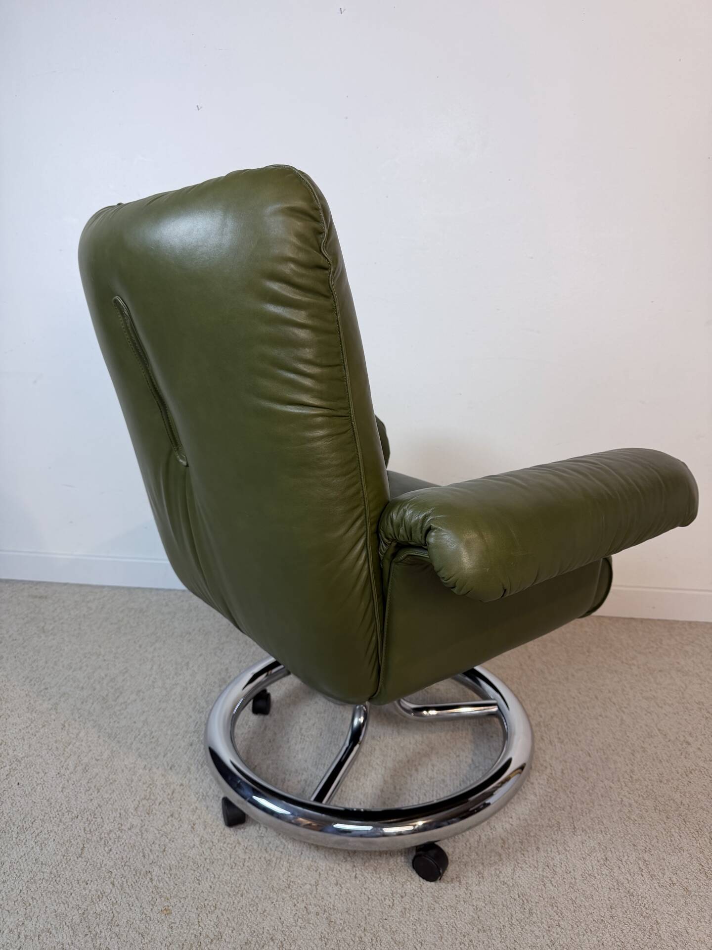 Italian executive armchair attributed to Guido Faleschini for i4 Mari.