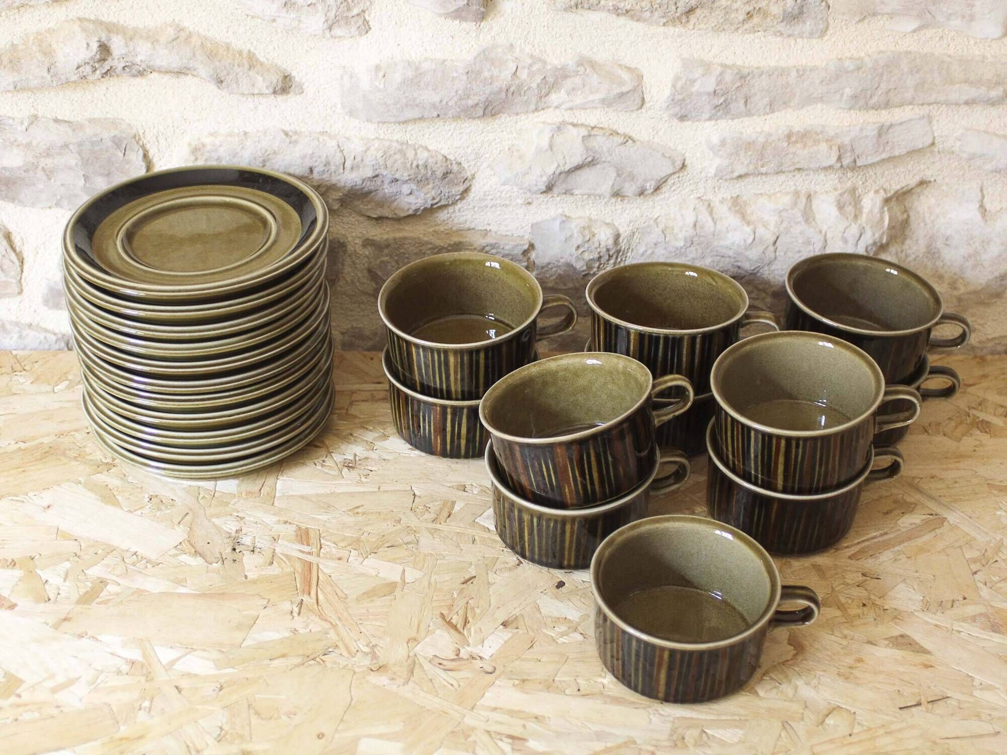 11 tasses et soucoupes série Kosmos Arabia Finlande