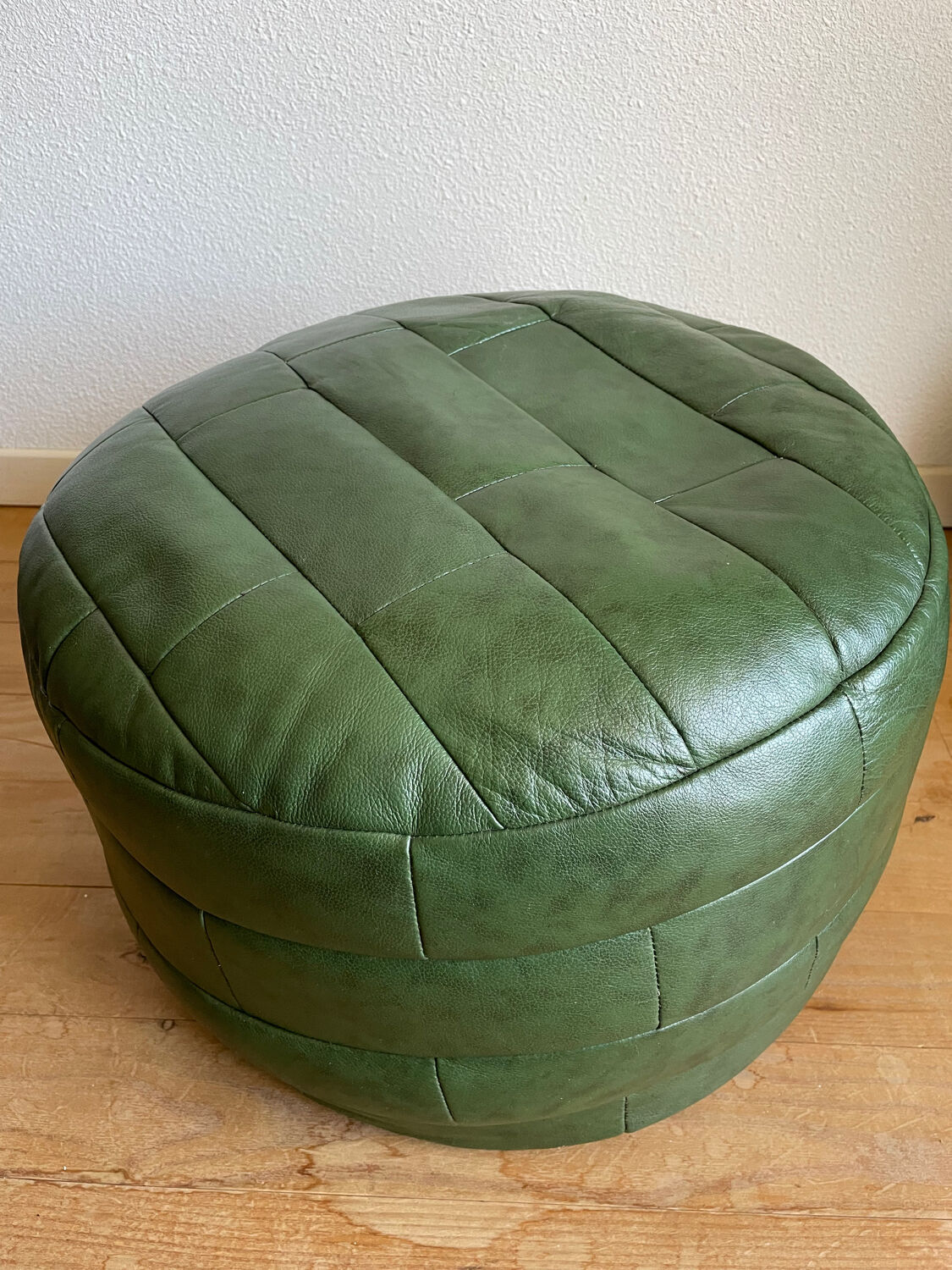 Green patchwork pouf in Sède leather