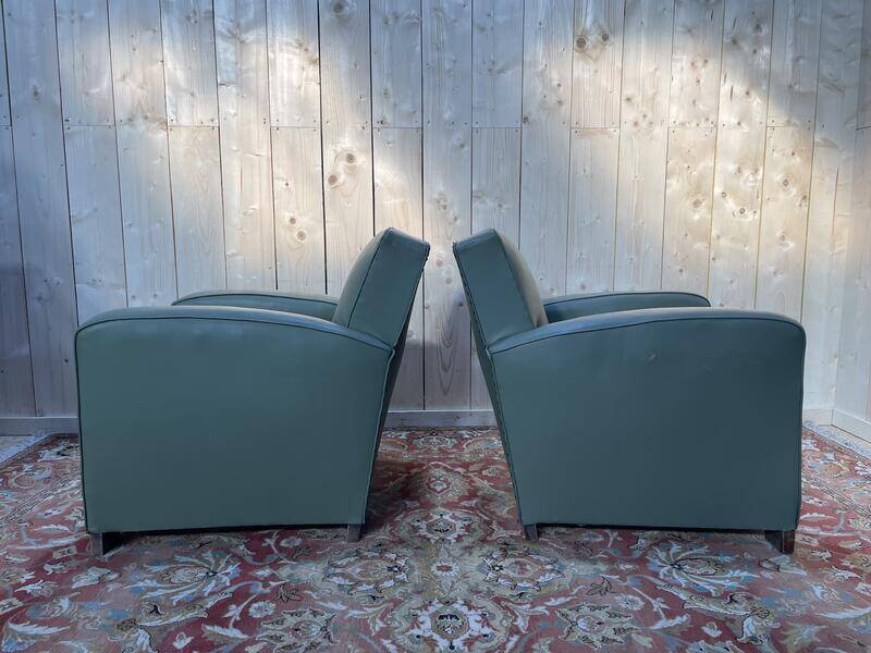 Paire de fauteuils club en Skaï vert 1940