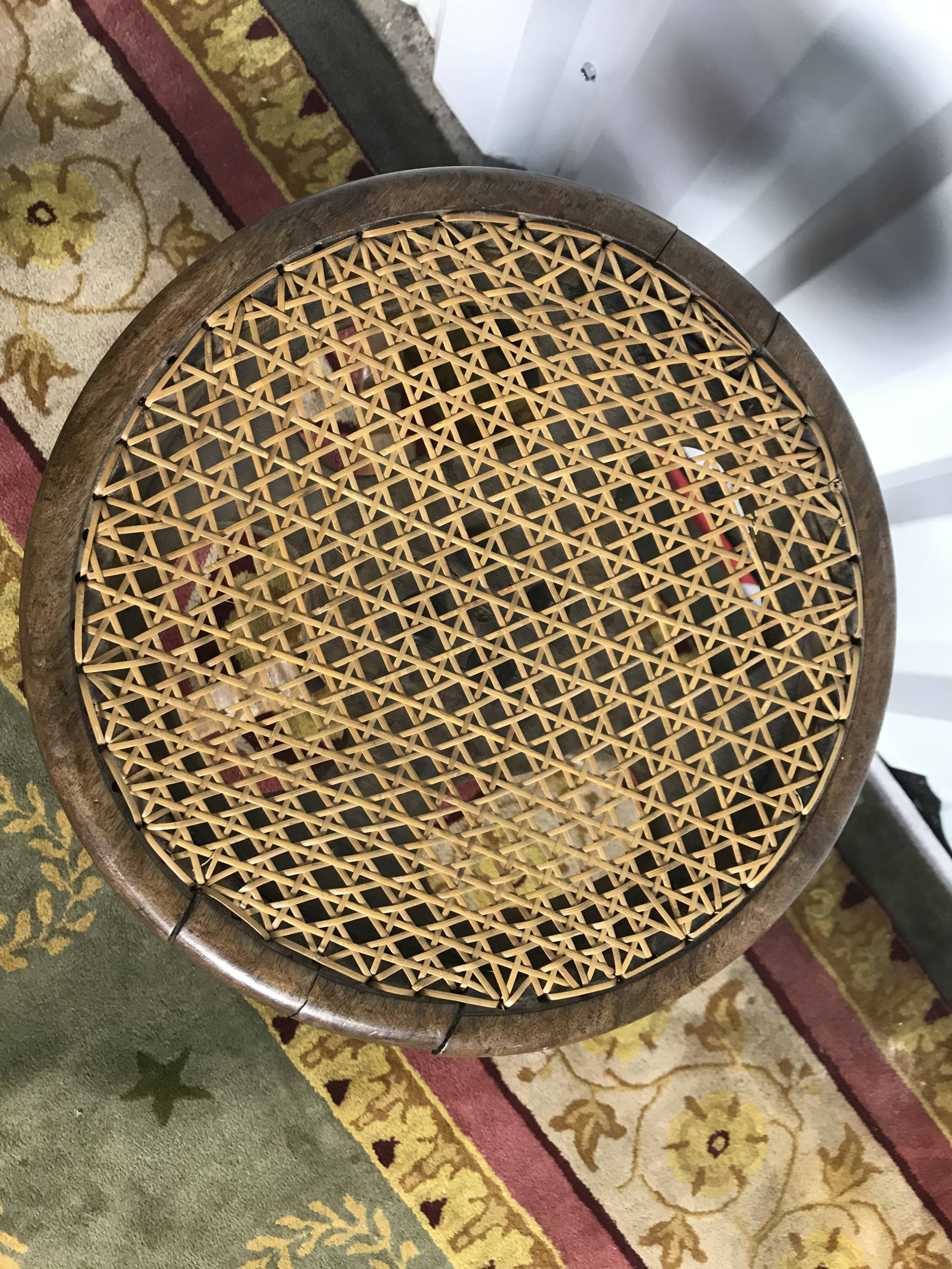 Piano stool in walnut and canning