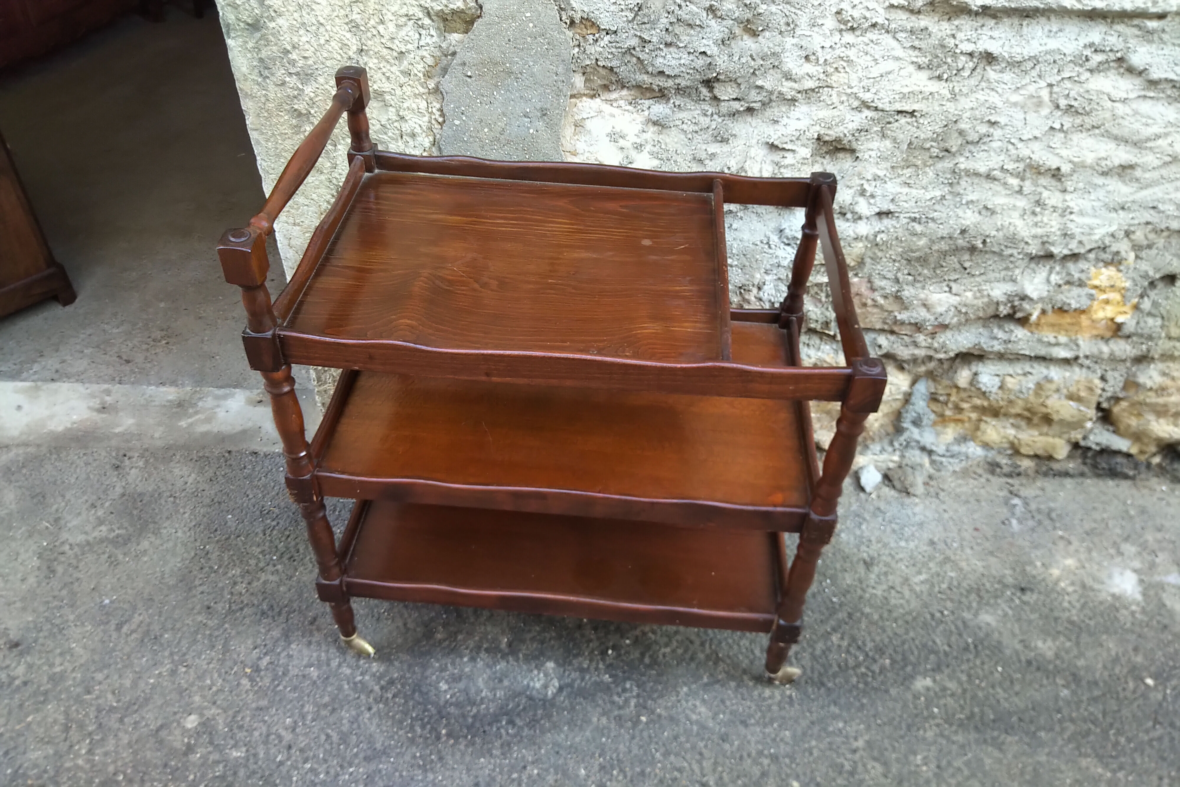 Desserte vintage en acajou sur roulettes
