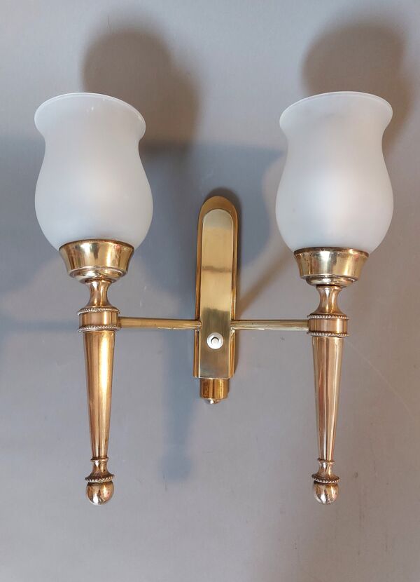 Applique à deux bras Néoclassique Torchère en laiton massif, circa 1940
