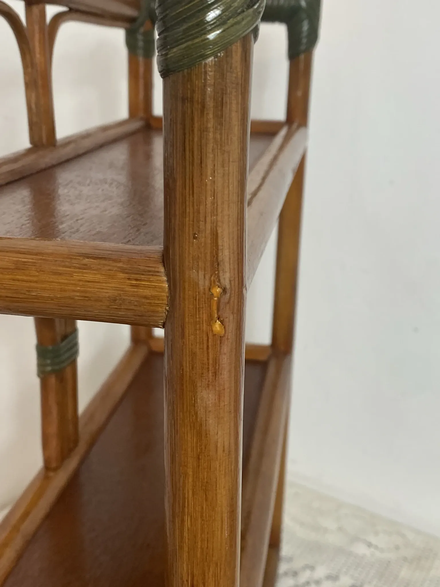 Etagère en bambou et rotin, années 70