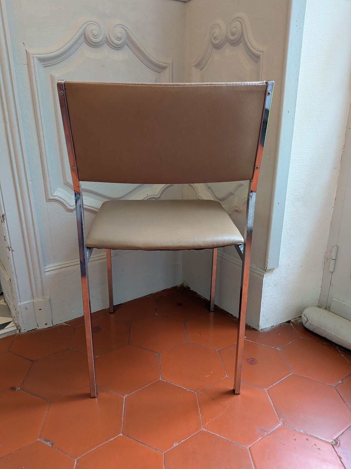 1970s chrome and faux leather chair