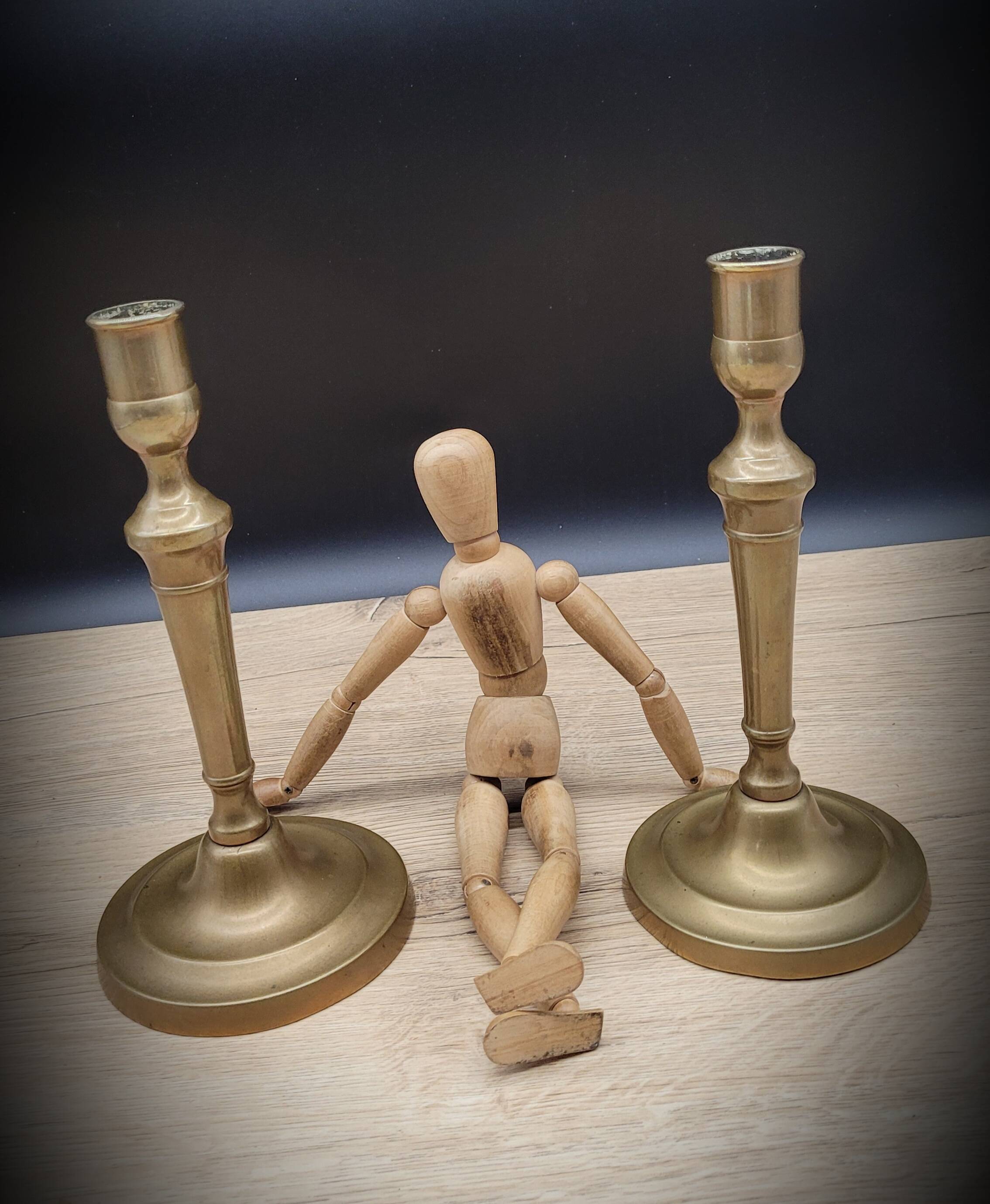 Duo round brass candle holders