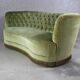 Canapé à boutons vert incurvé danois des années 1940