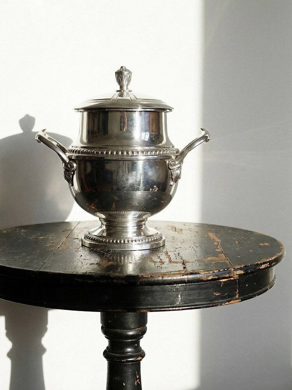 Elegant silver-plated sugar bowl from the 1880-1930 period.