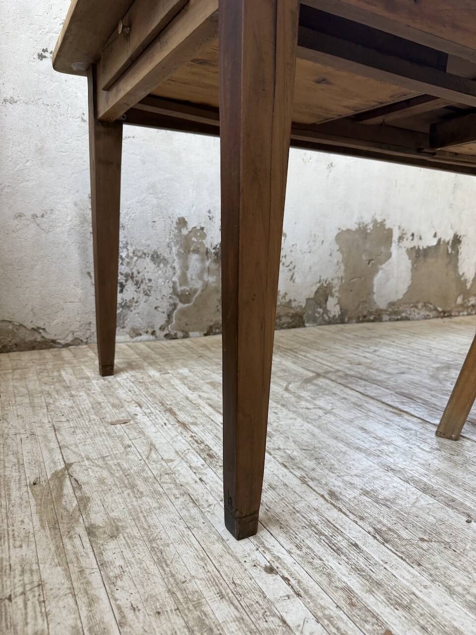 Table de ferme noyer pieds fuseaux 1950