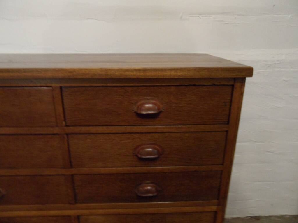 Armoire d'apothicaire vintage en chêne avec tiroirs