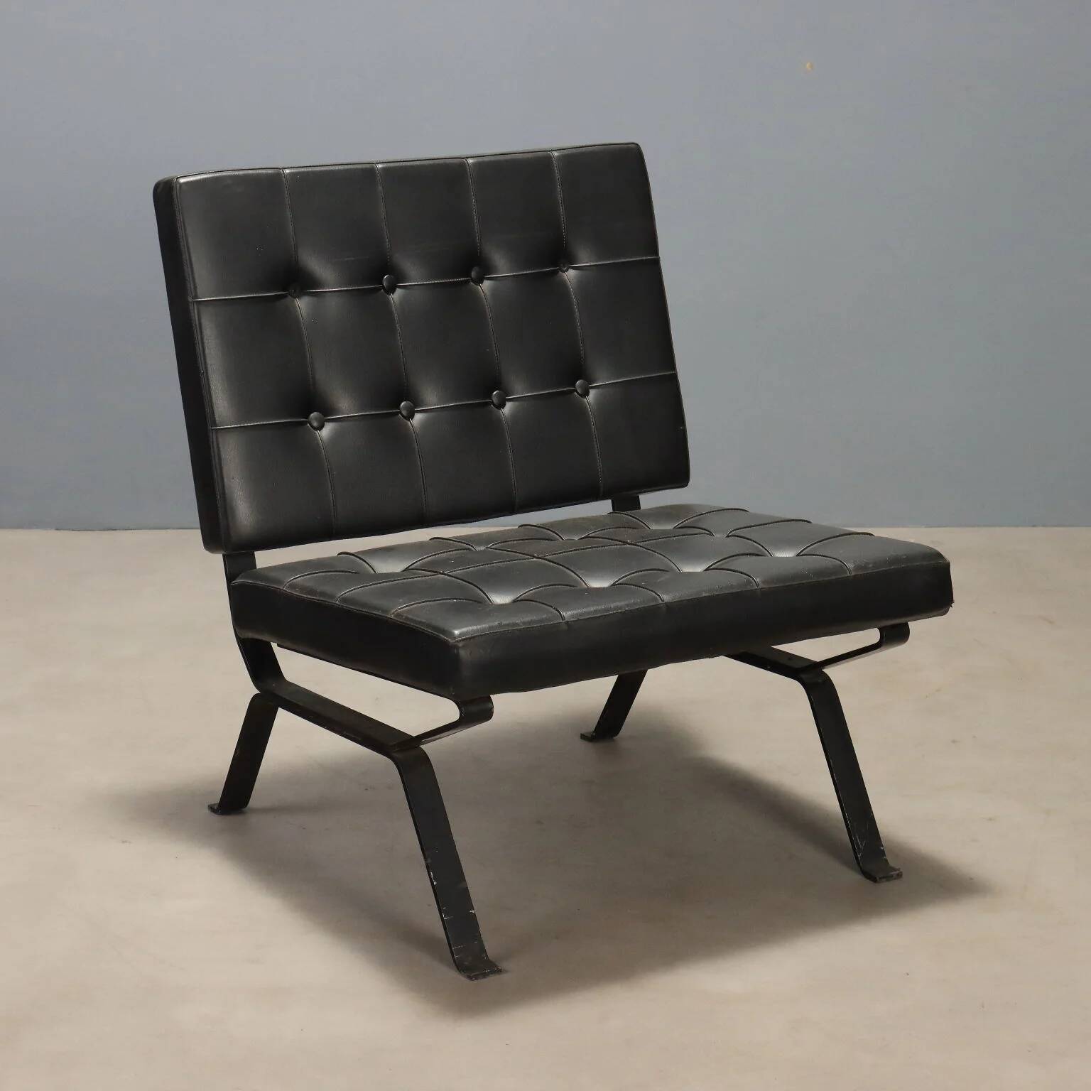 Vintage armchair in metal and black faux leather, Italian design from the 1970s.