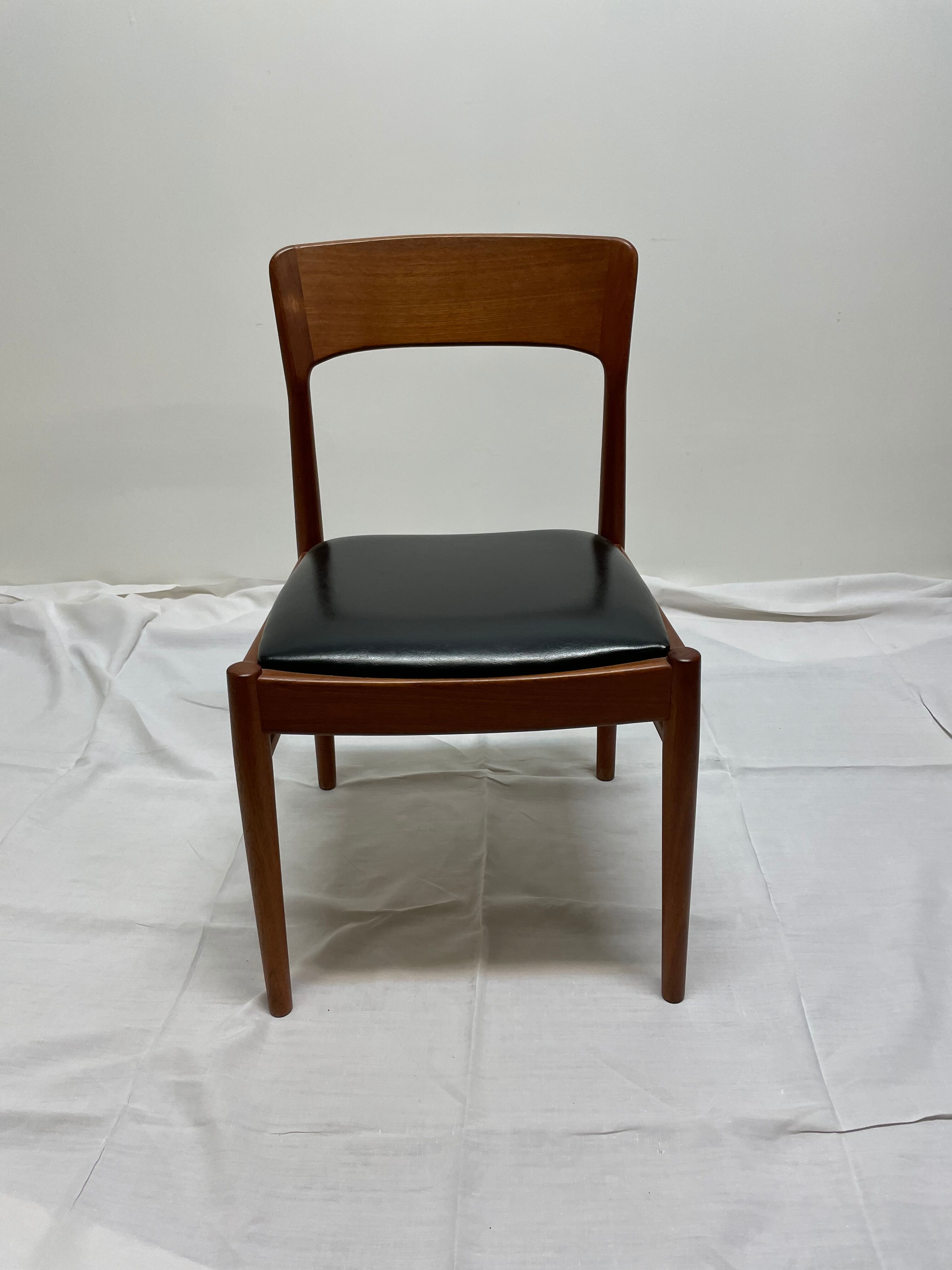 Suite of 6 very beautiful chairs Henning Kjaernulf, ks danemark