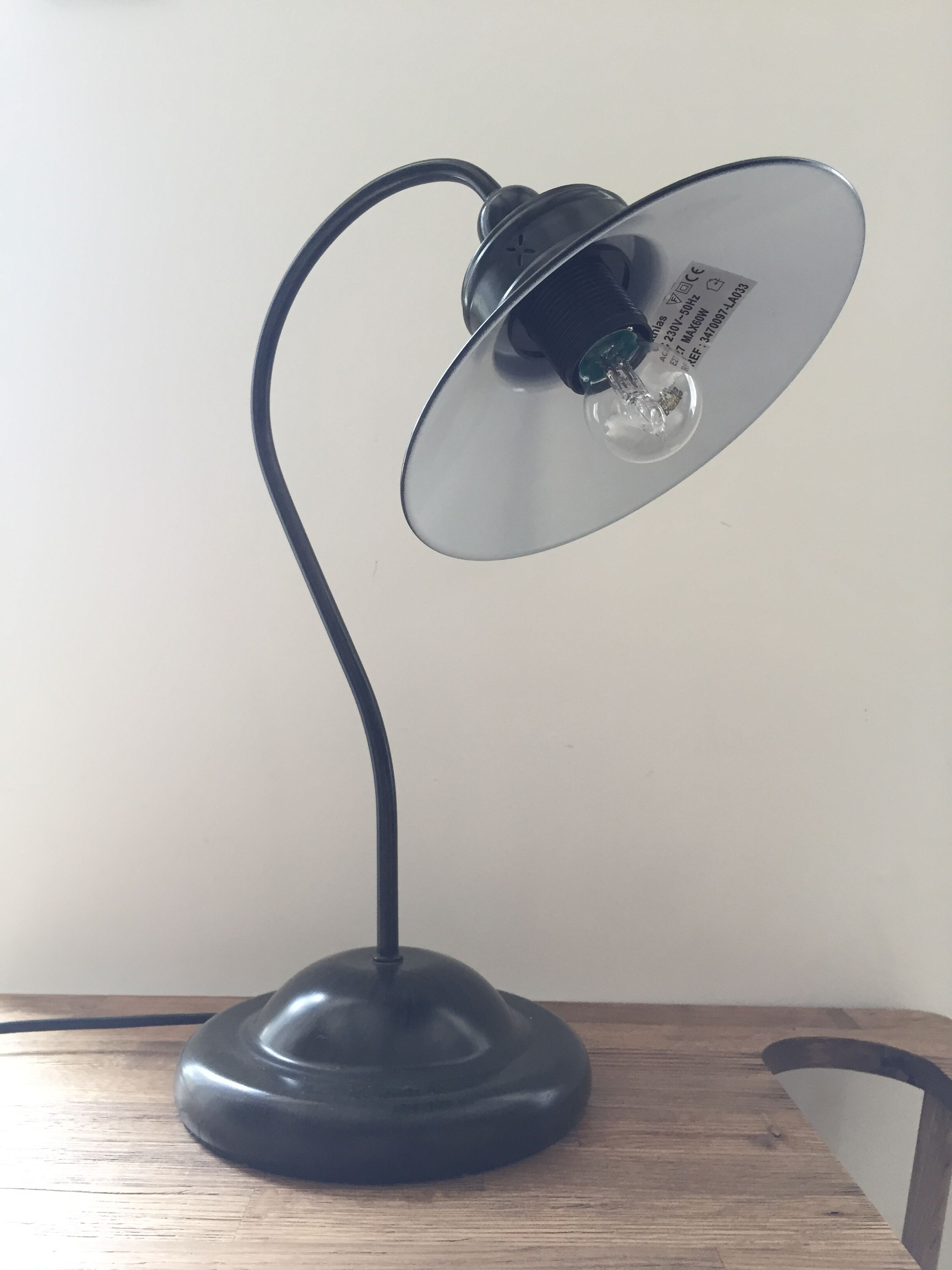 Industrial swan collar lamp
