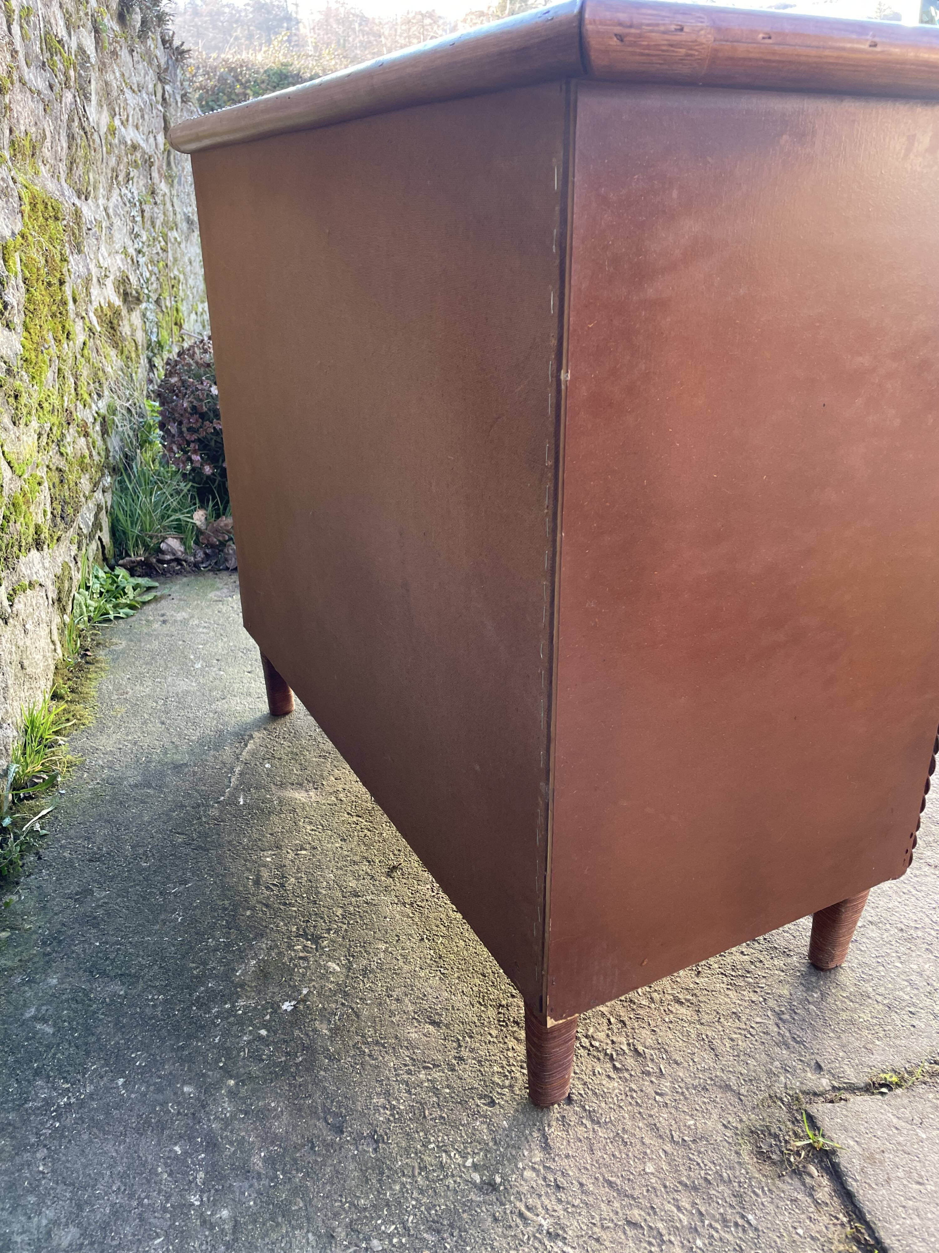 Commode bois et rotin poignées tressées