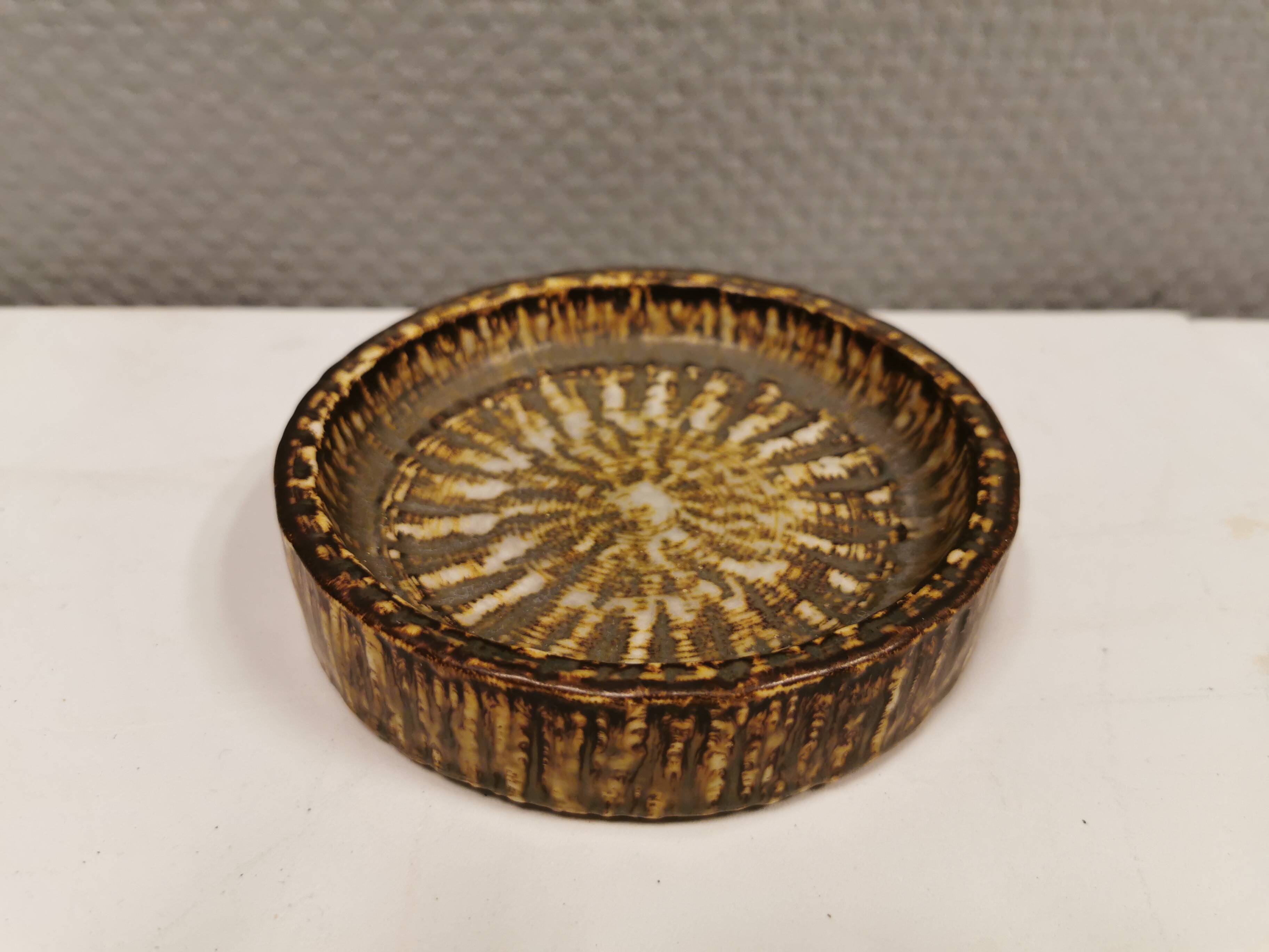 cendrier en glaçure de fourrure de lièvre de Rörstrand Suède, fabriqué par Gunnar Nylund