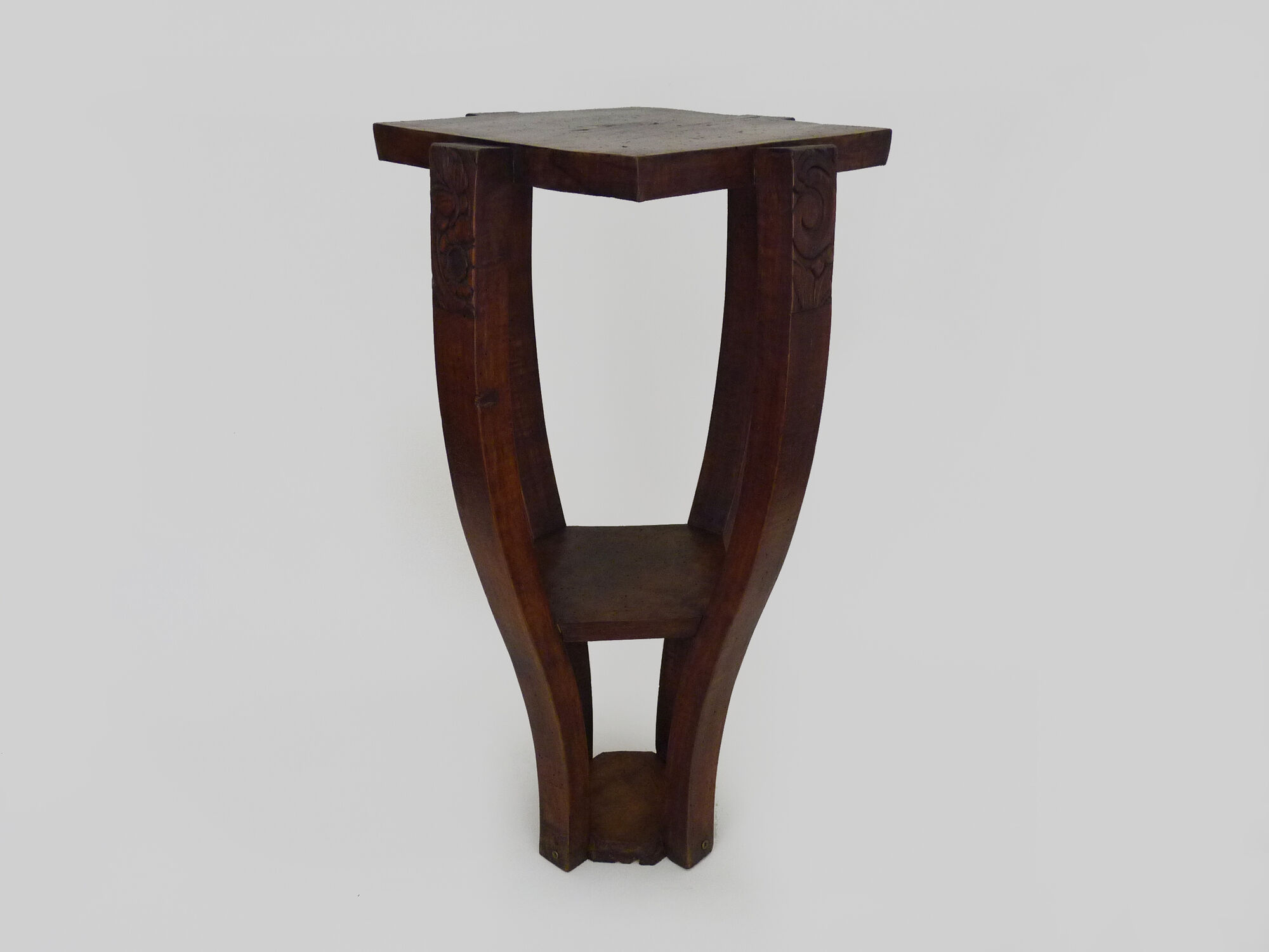 Sharness, wooden Art Deco plant holder, feet in an arc. Art Deco era