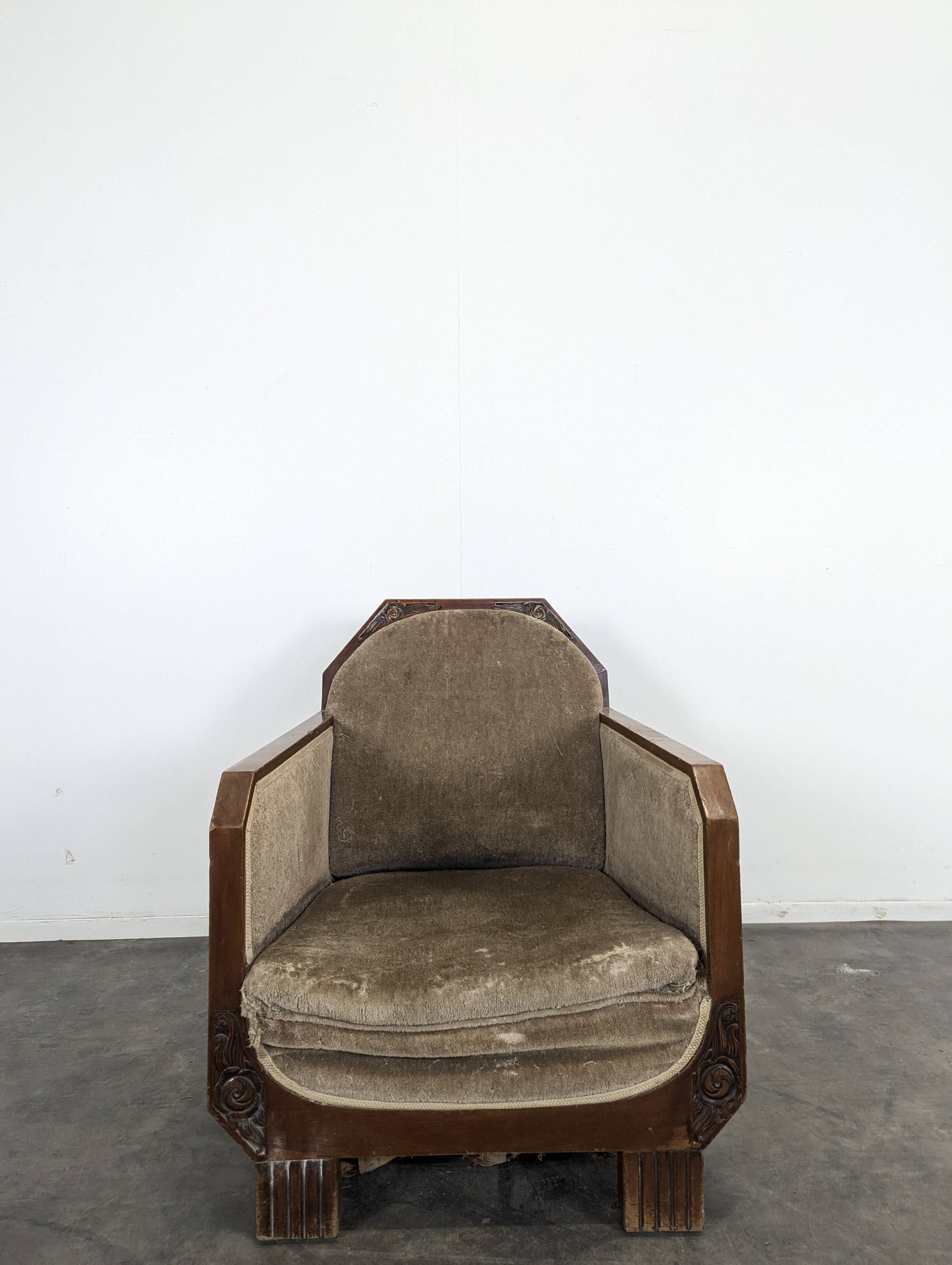Art Deco armchair in Mahogany