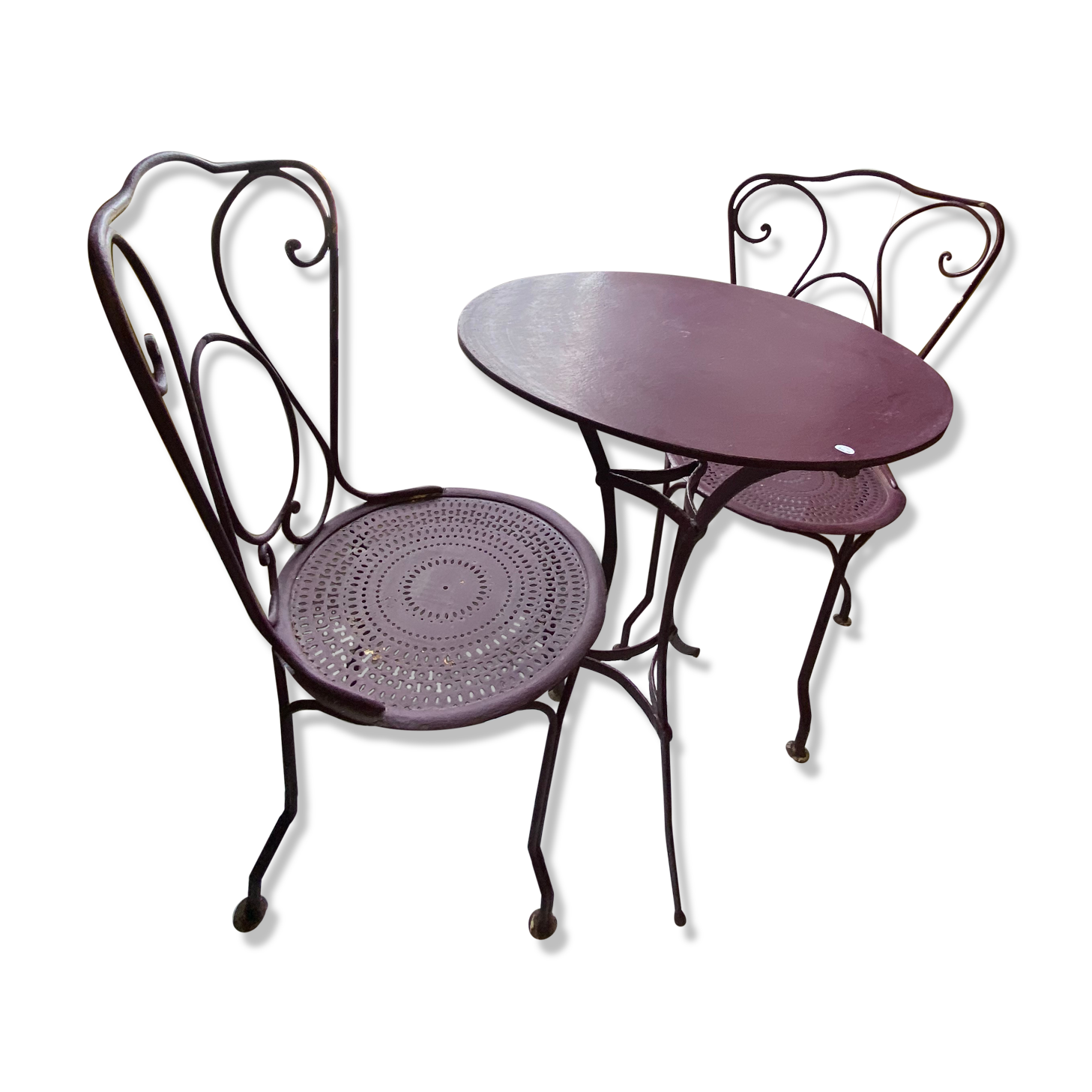 Set of two chairs and wrought iron pedestal table