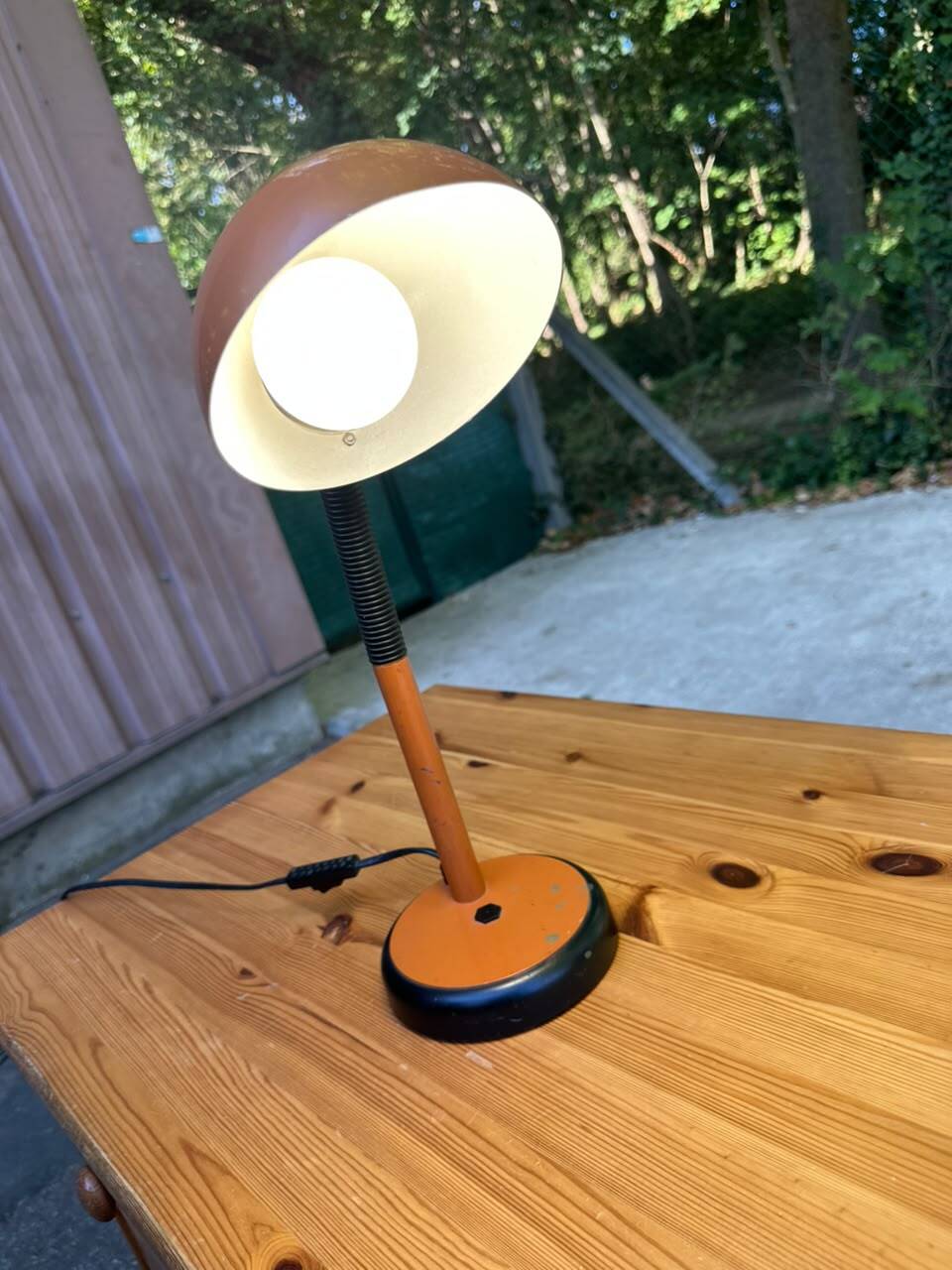 Vintage 70s desk lamp with a swan neck in terracotta and black, space age style.