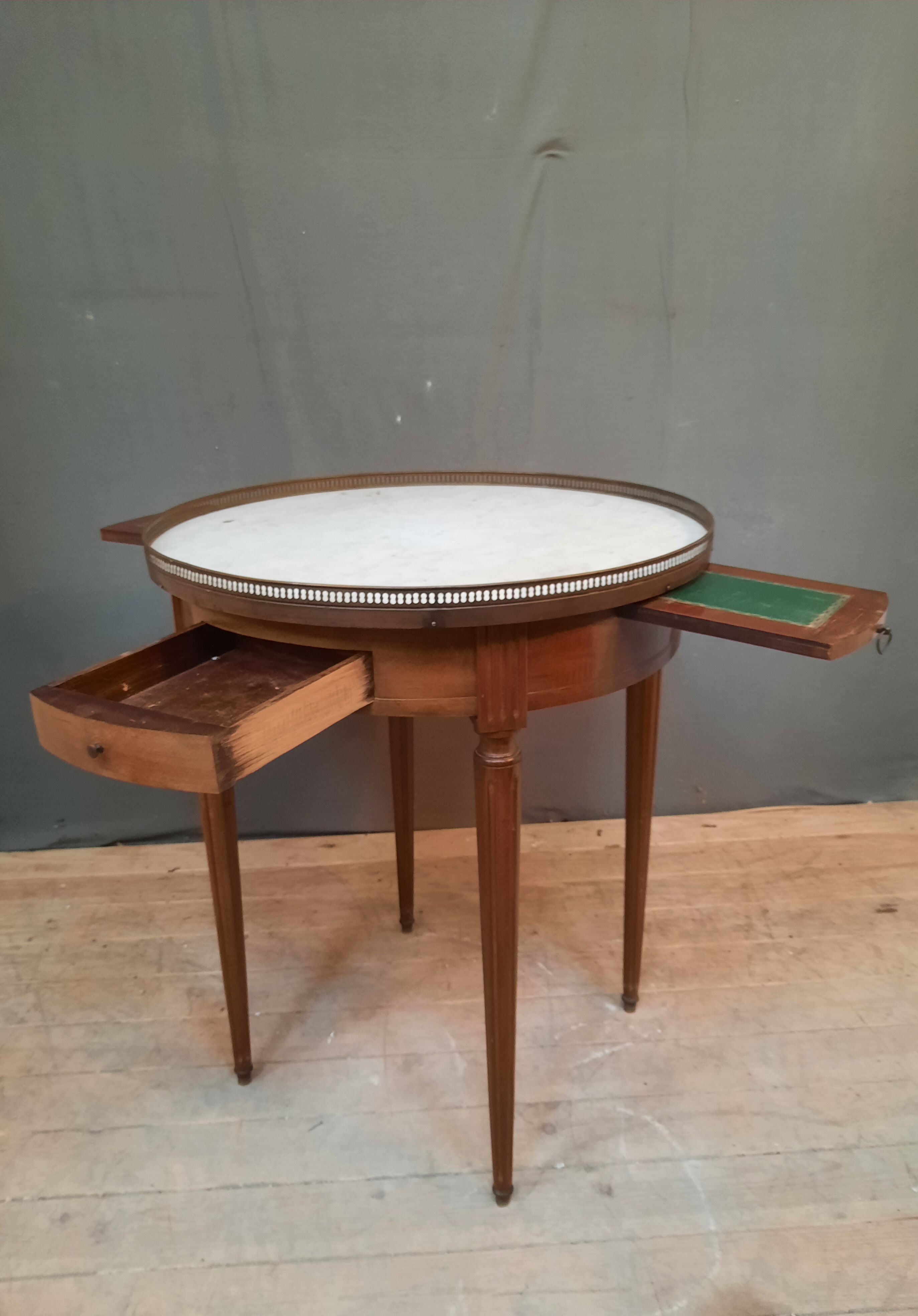 Louis XVI-style hot water table
