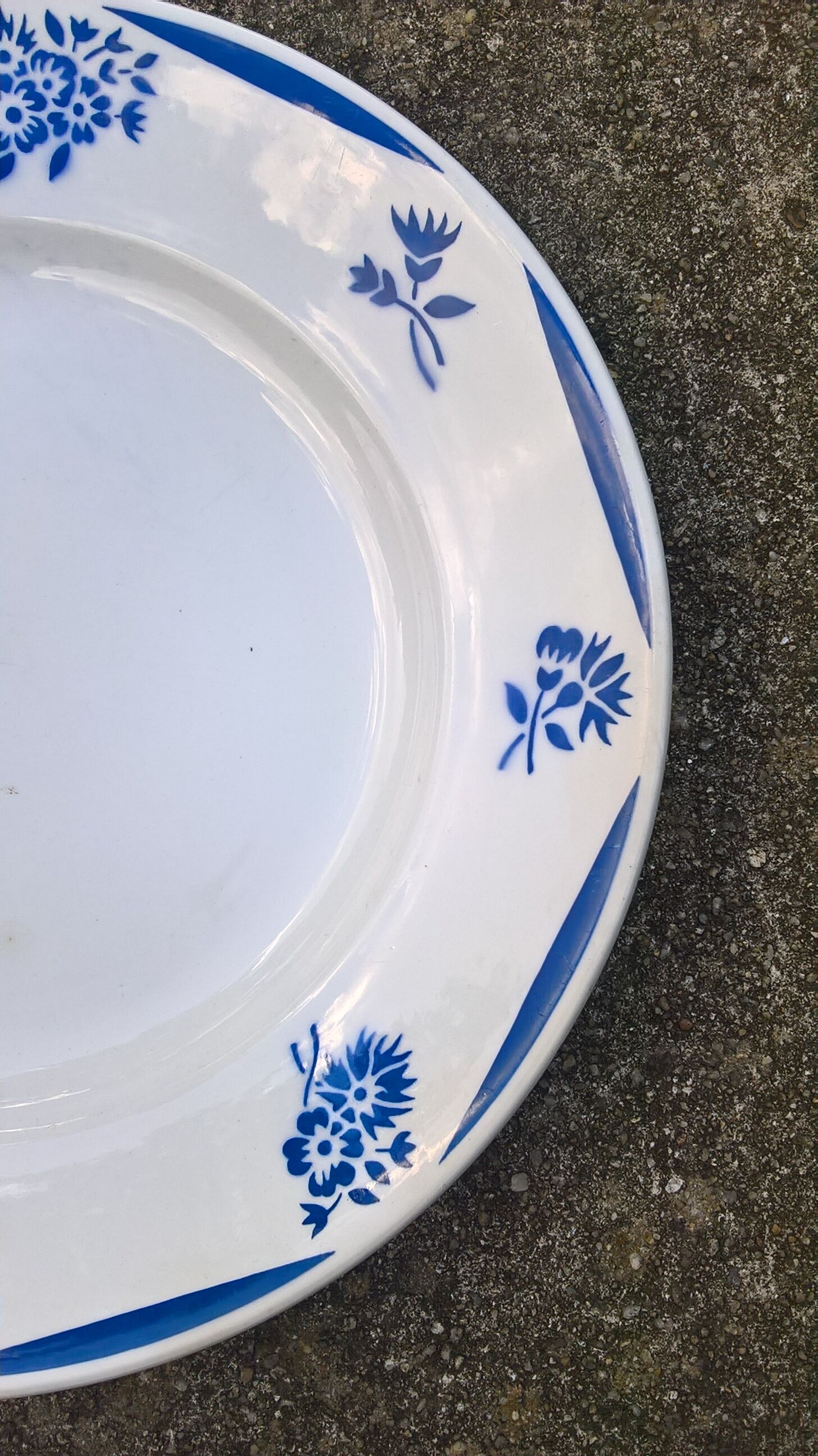Plate K-G Luneville "Reims" white - blue